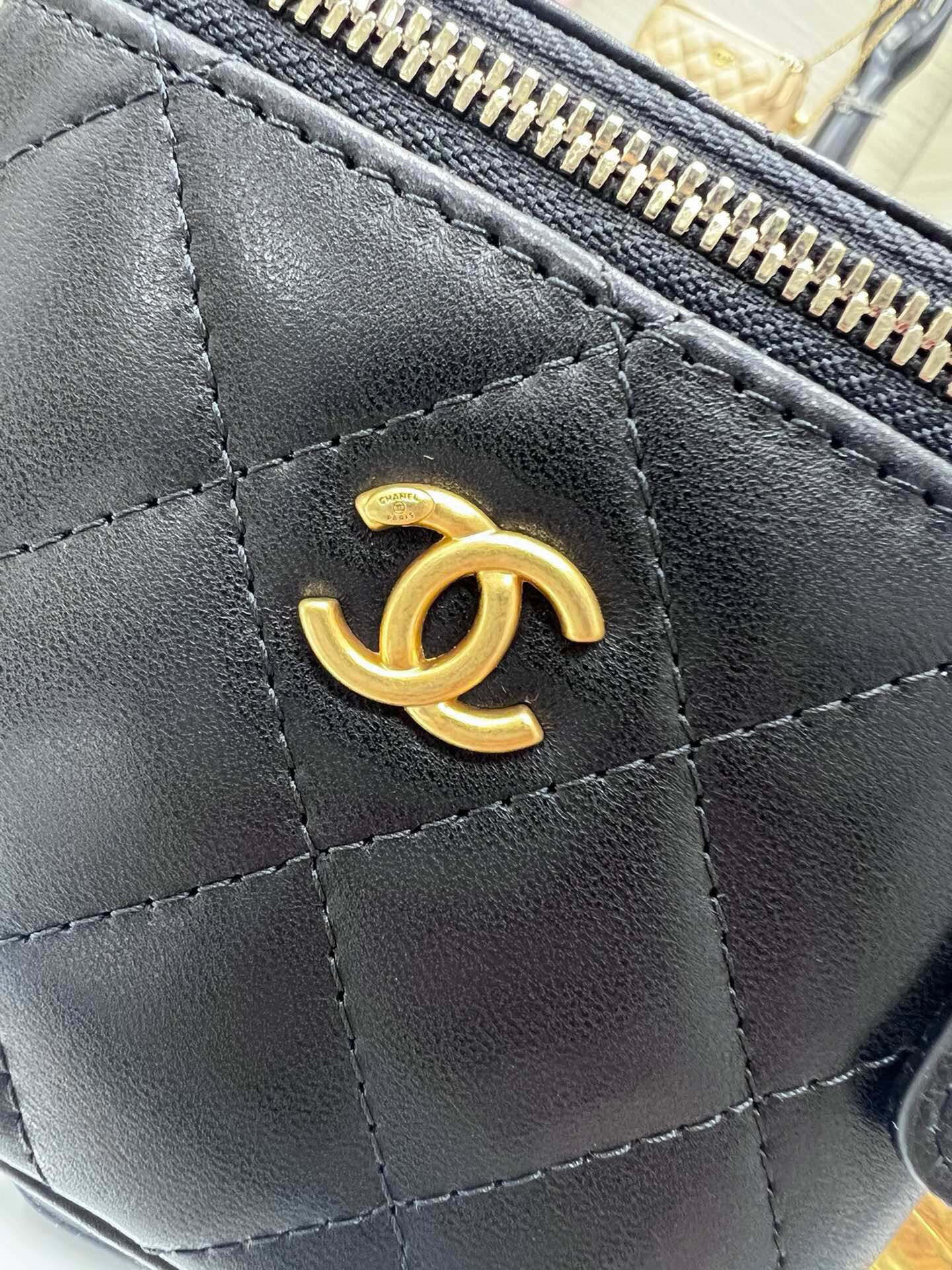 Chanel Small Vanity with Chain 8.5x11x7cm