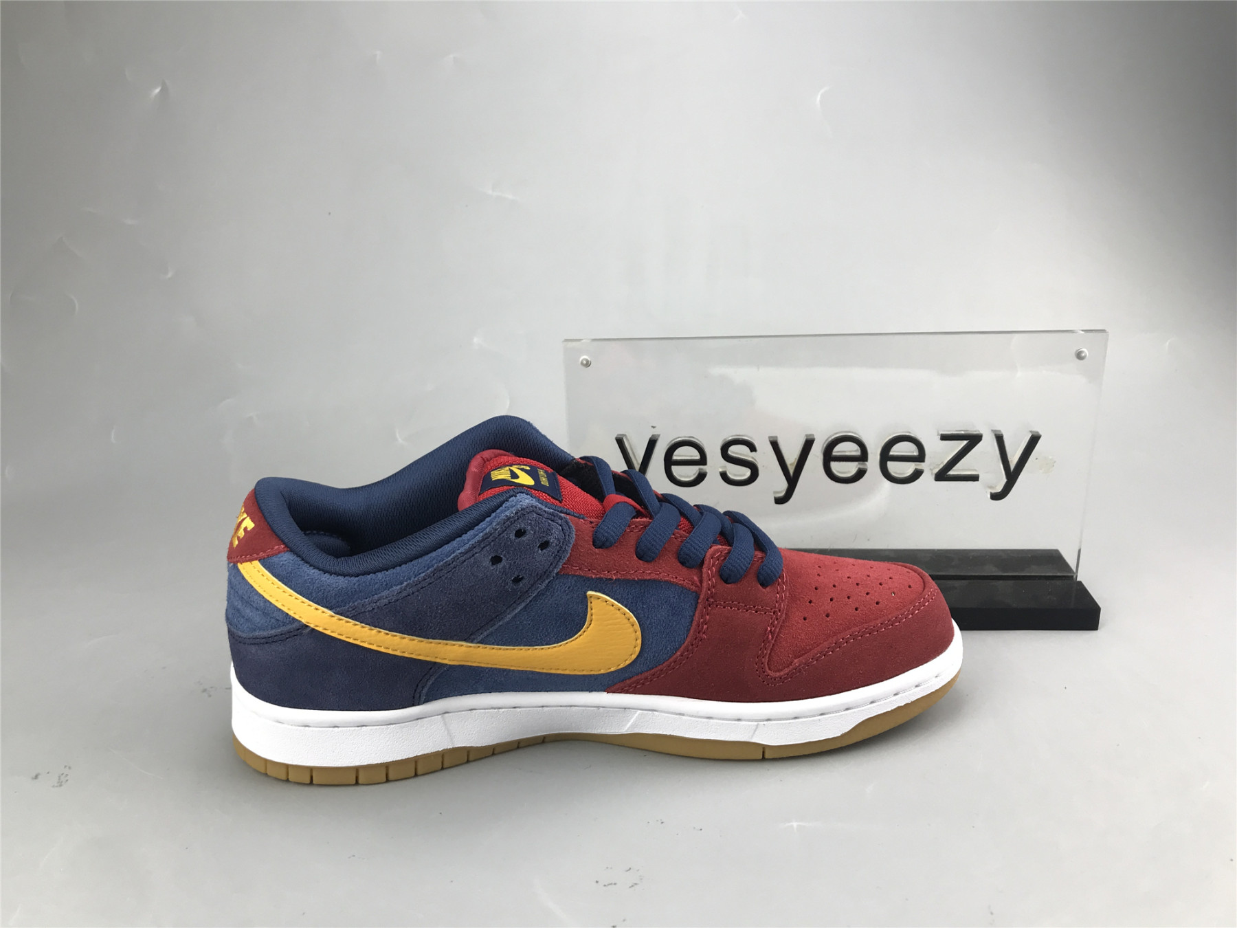 UA NIKE DUNK LOW SB 