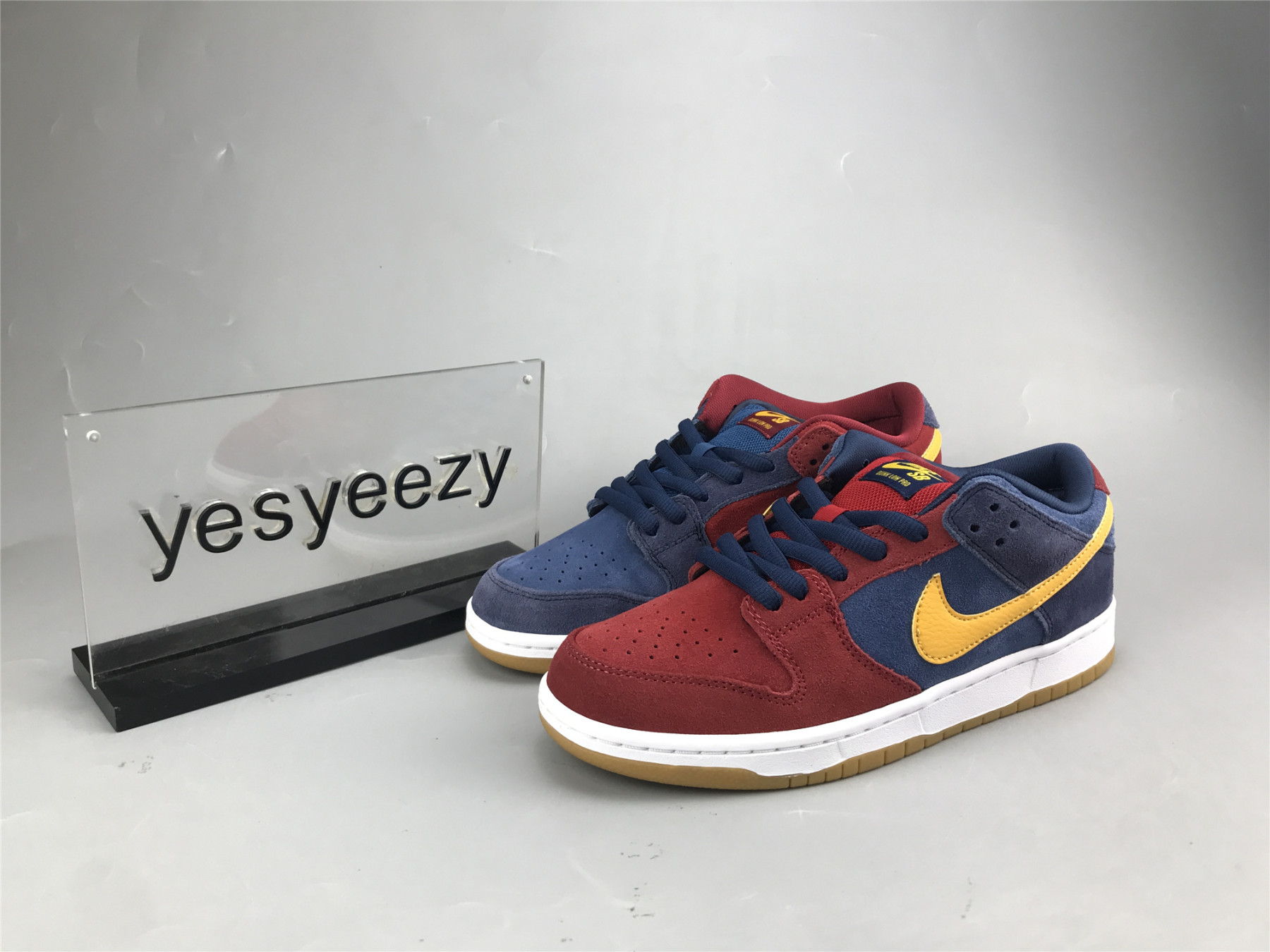UA NIKE DUNK LOW SB 