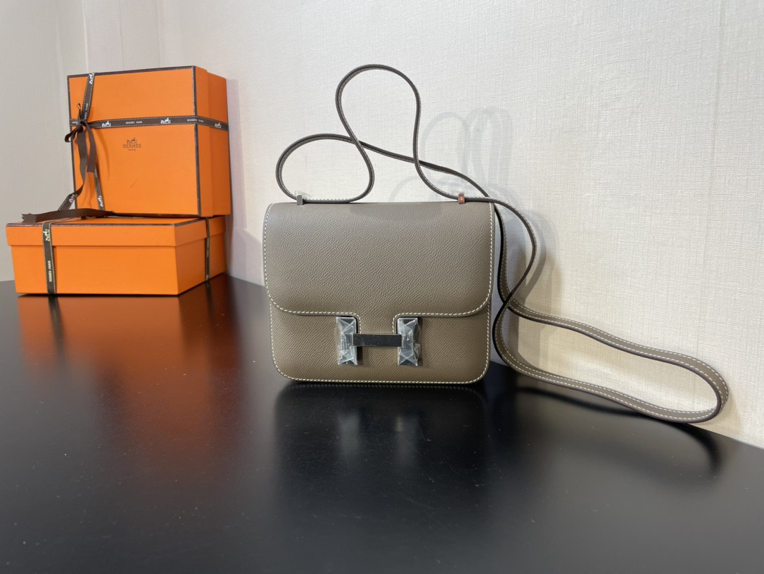 H**me5 Constance 19 Epsom Silver Hardware 7.25" x 6.25" x 2.25"