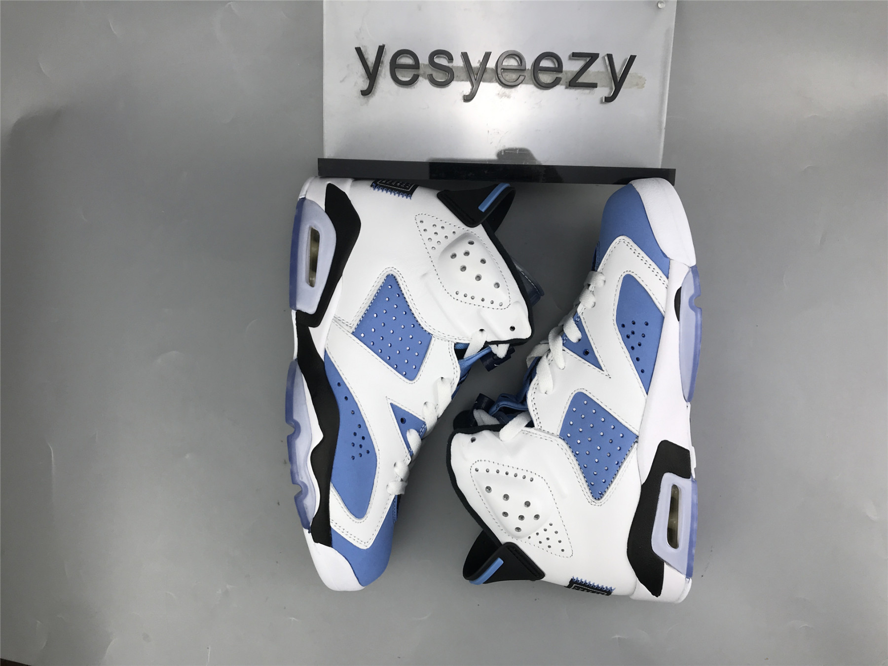 UA AIR JORDAN 6 RETRO