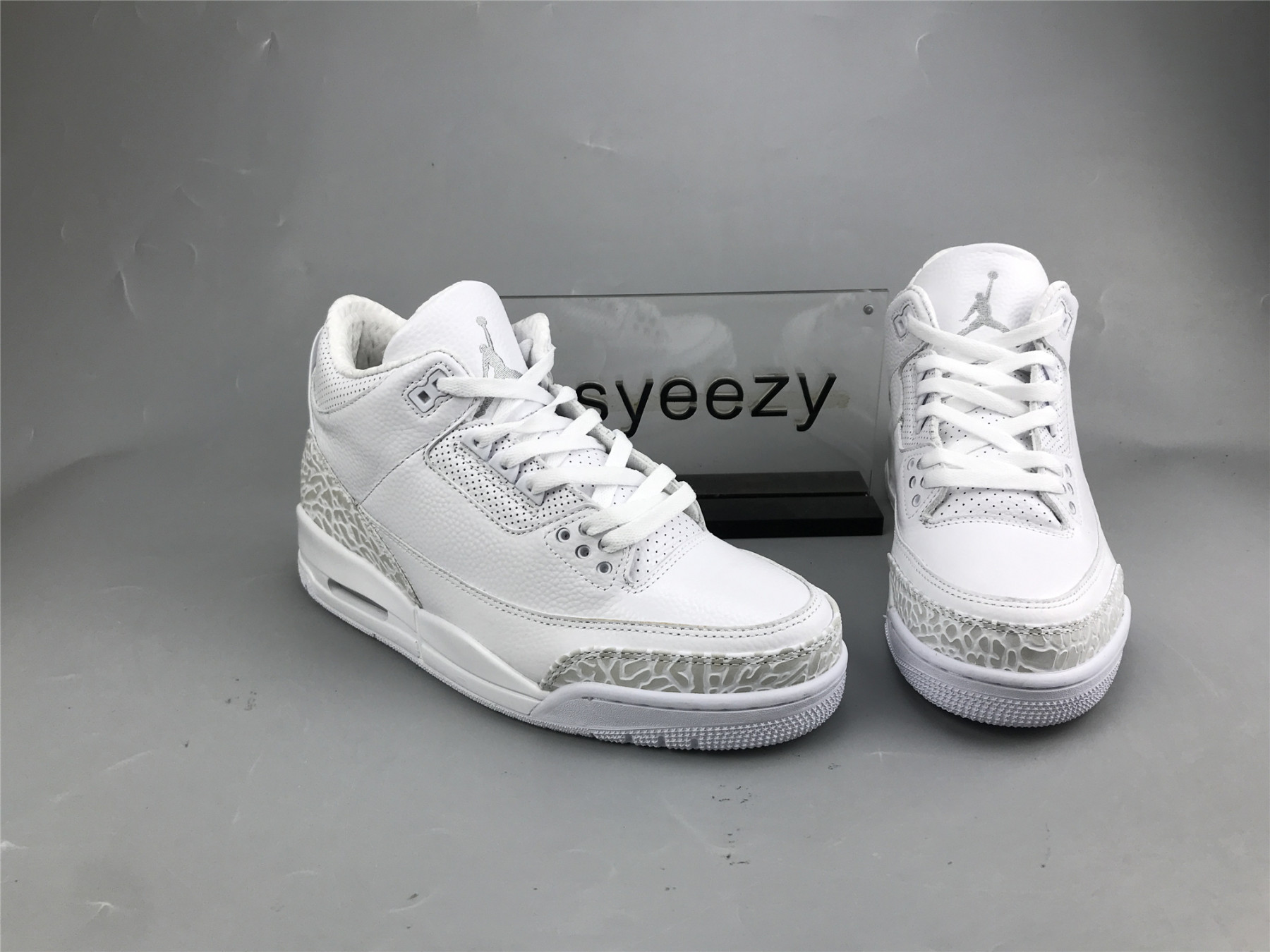 UA AIR JORDAN 3 RETRO