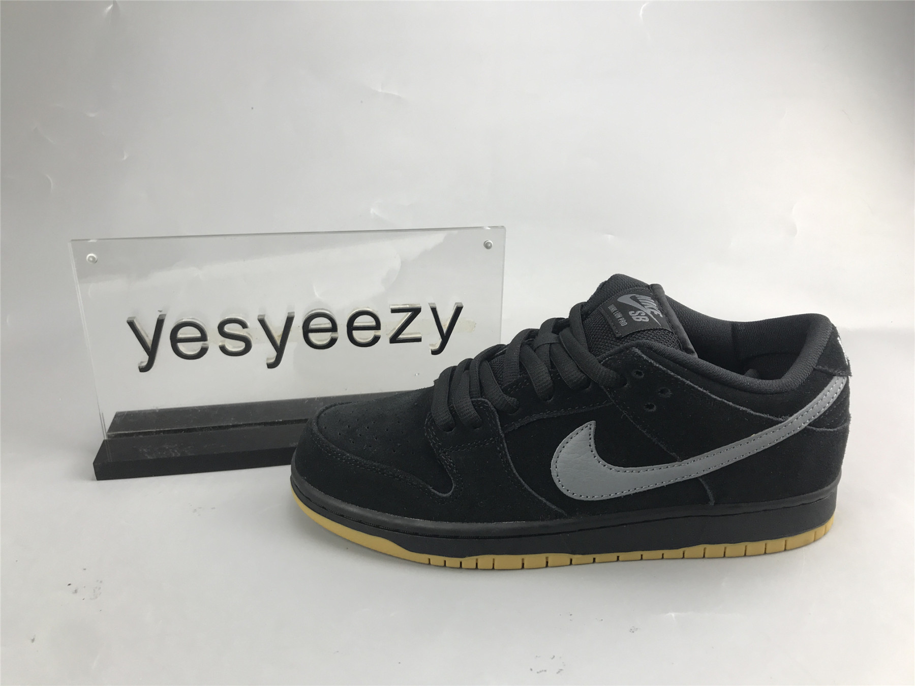 UA NIKE DUNK LOW PRO SB