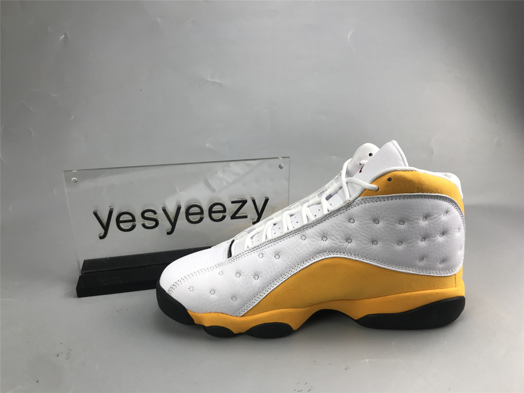 UA AIR JORDAN 13 