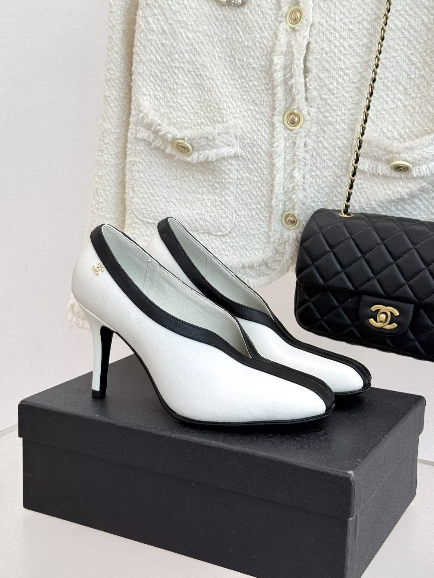ua Ch**el pumps