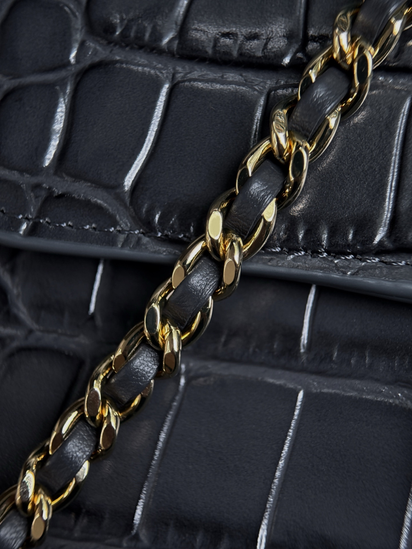 Chanel Mini Flap Bag With Handle AS6424 14.5x19.5x5cm