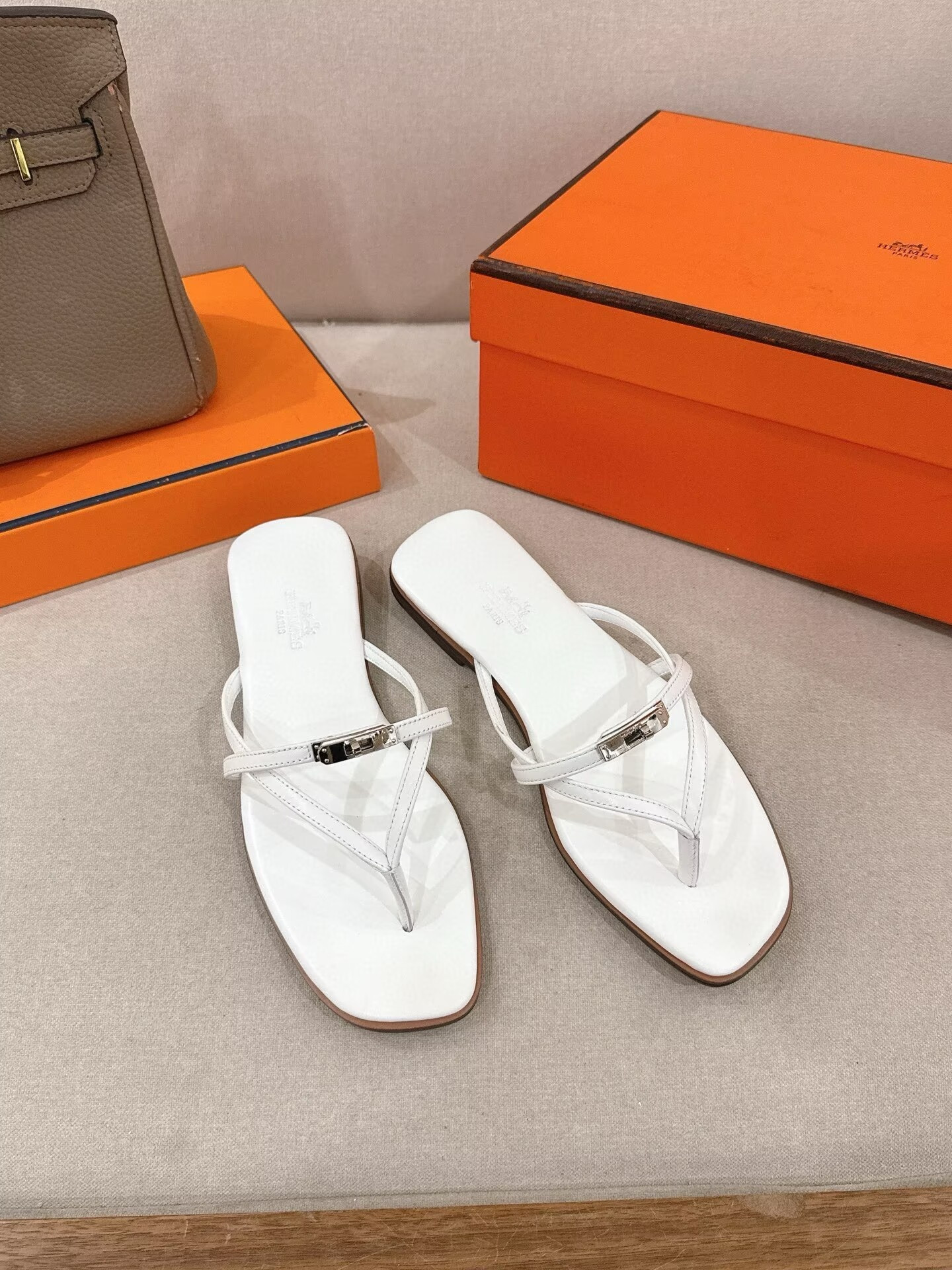 ua H**me5 miss sandals