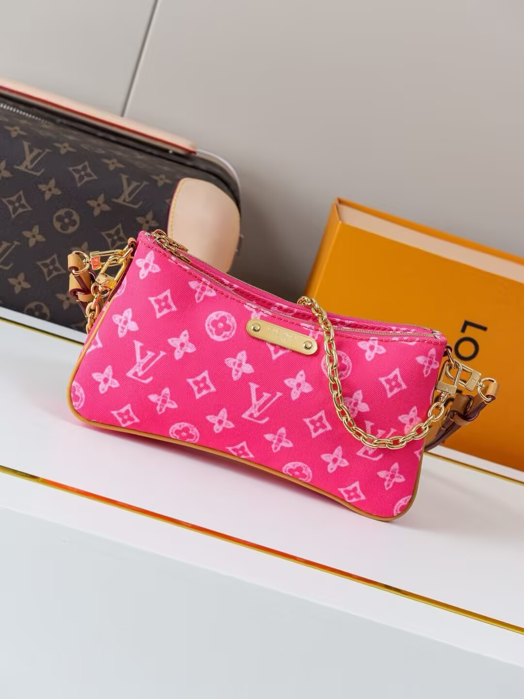 LV Pochette Liv M27719 24.5x13.5x6.5cm