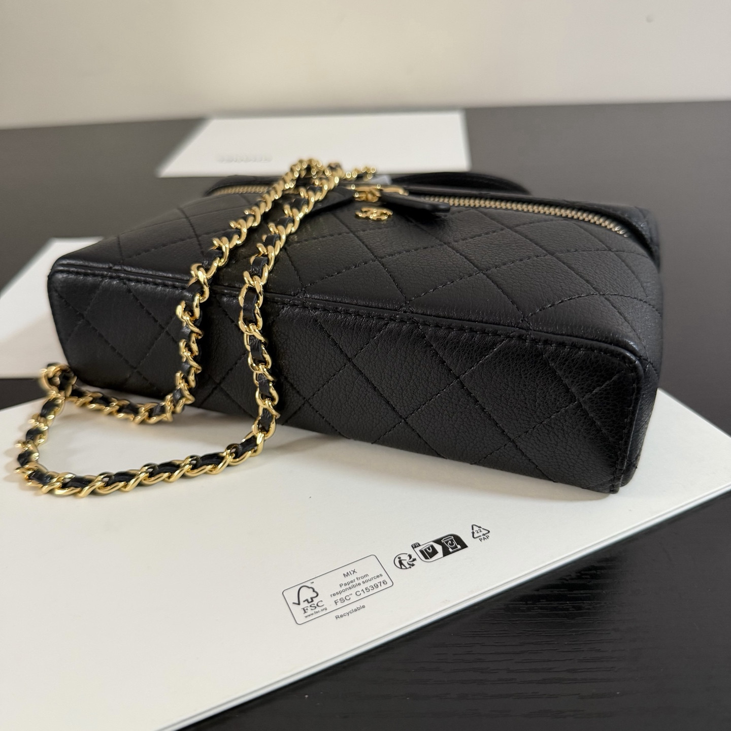 CHANEL Classic Vanity with chain Handbag 17x19.5x5cm