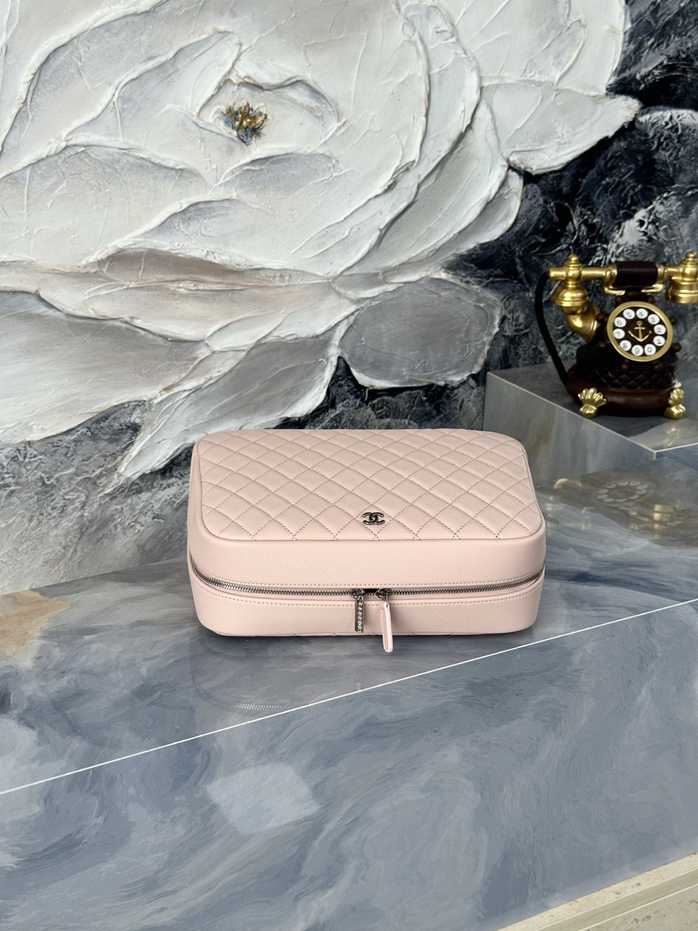Chanel Pouch Bag A31106 25x9x17cm