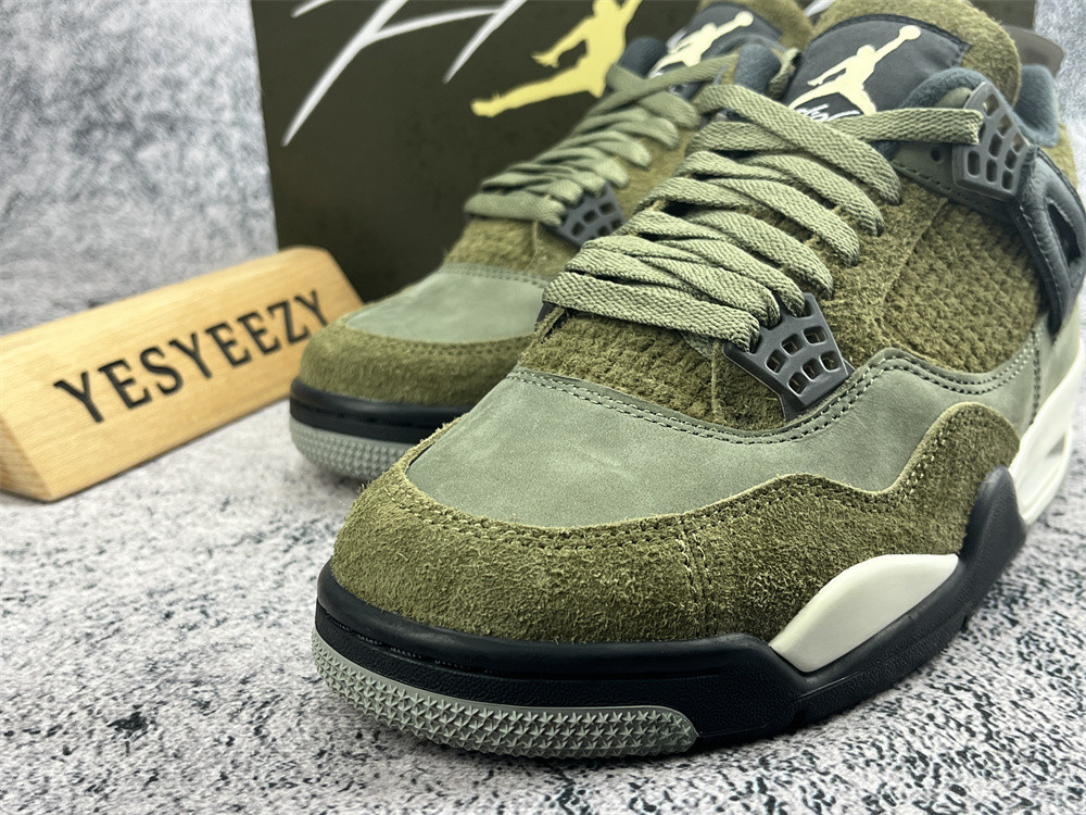 UA AIR JORDAN 4 RETRO SE