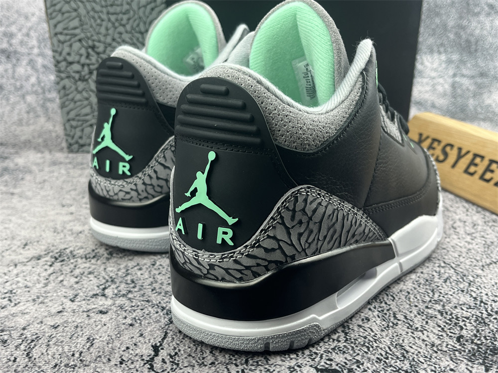 UA AIR JORDAN 3 RETRO 'GREEN GLOW'