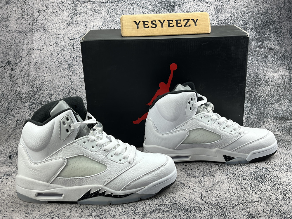 UA AIR JORDAN 5 RETRO 'WHITE BLACK'
