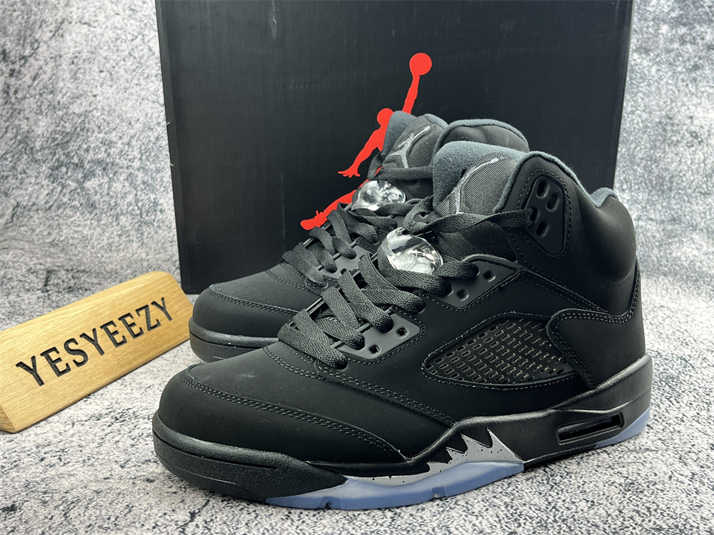 UA AIR JORDAN 5 RETRO SE 'BLACK CAT'