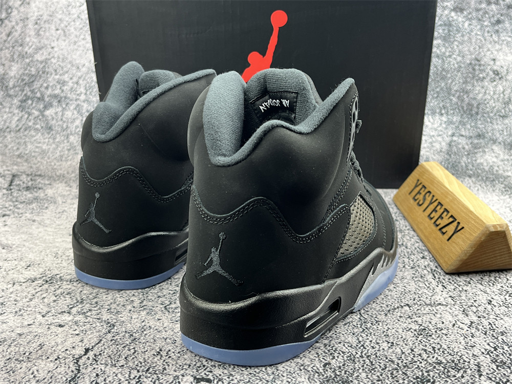 UA AIR JORDAN 5 RETRO SE