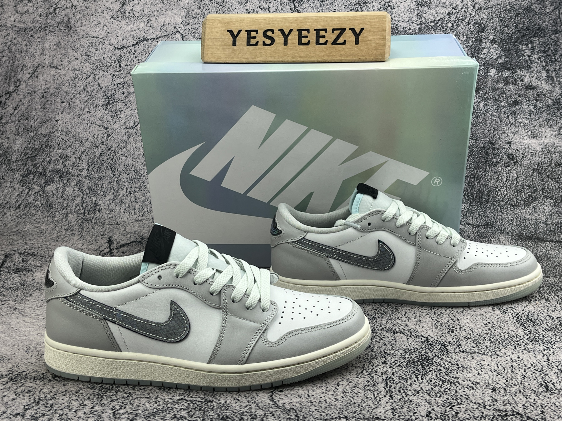 UA Jordan 1 Retro Low OG