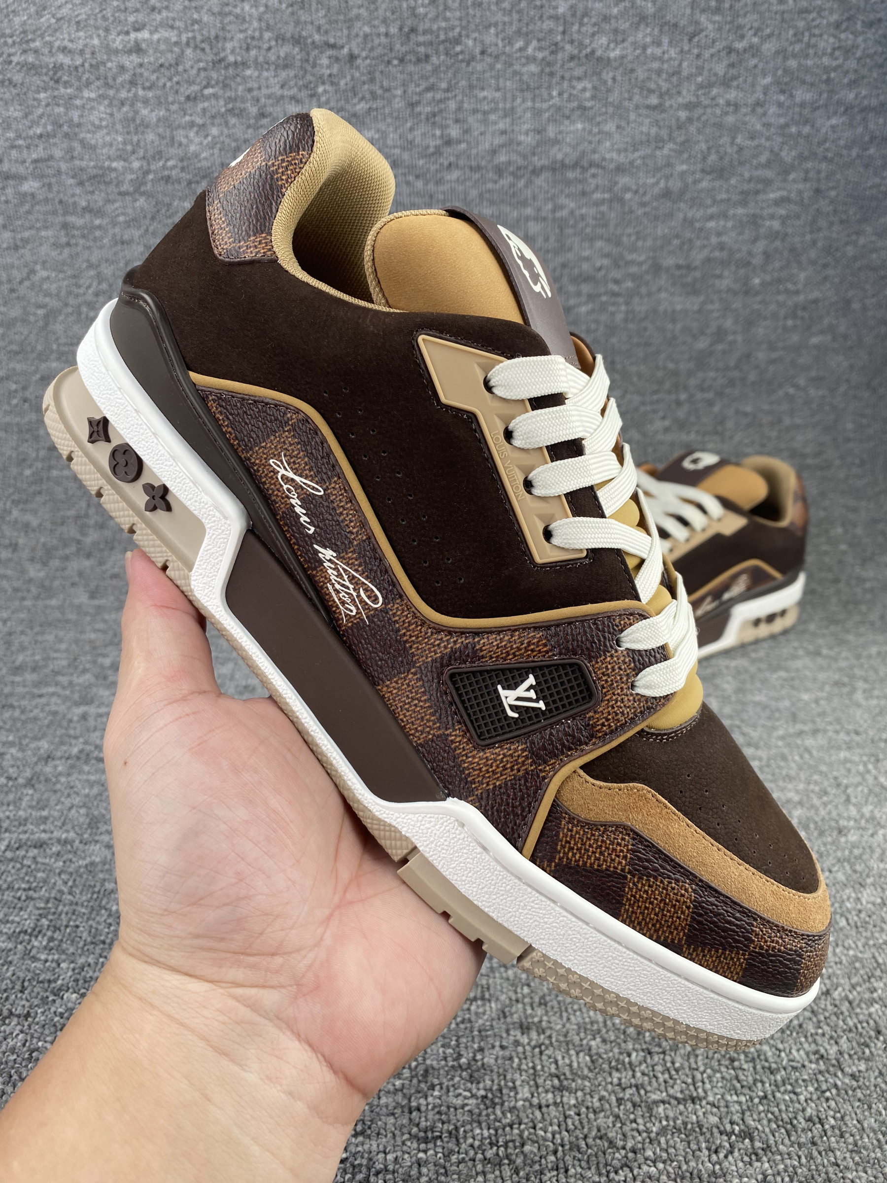UA LV trainer Sneakers
