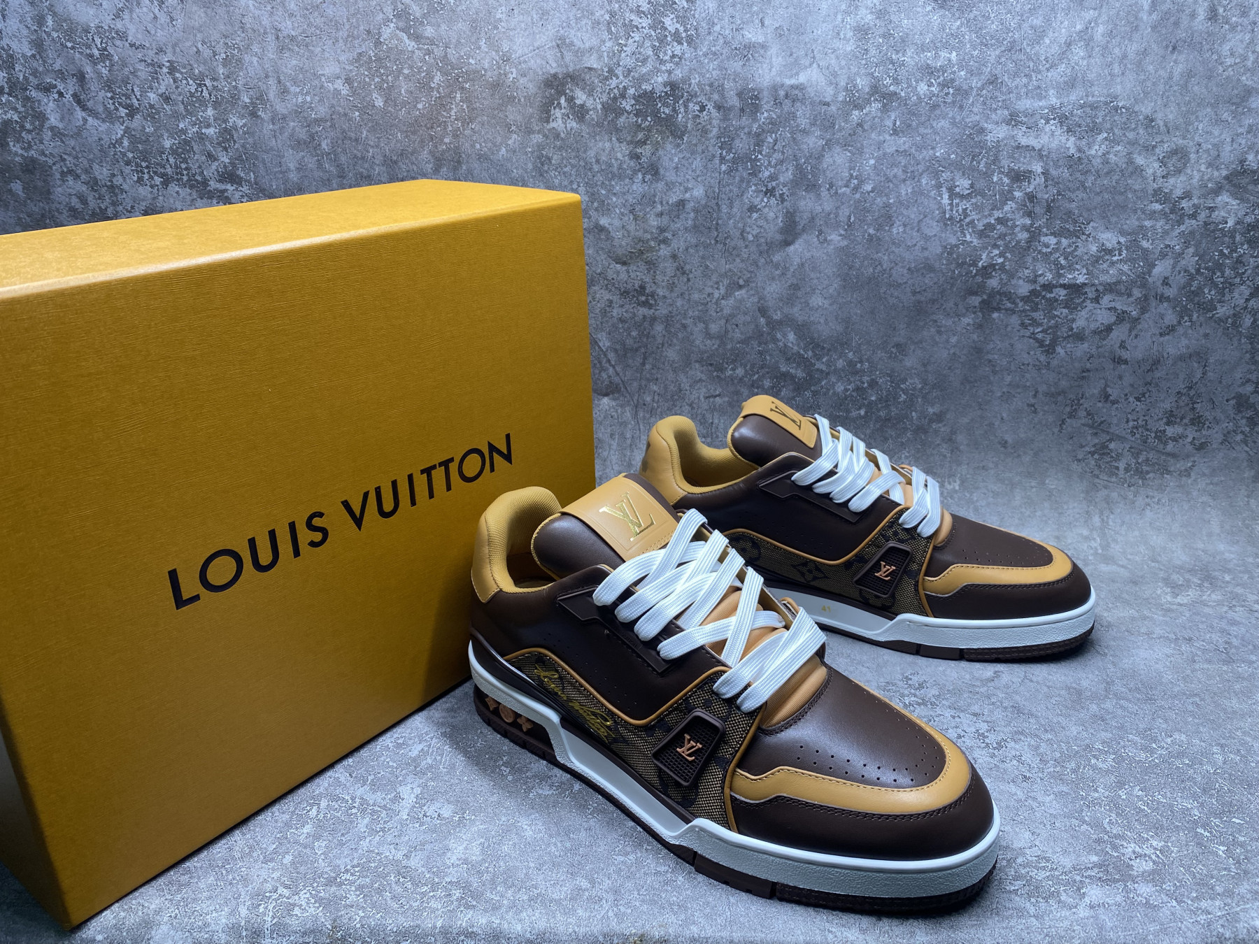 UA LV trainer Sneakers