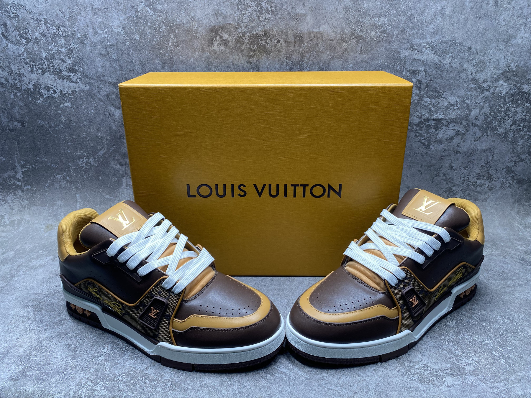 UA LV trainer Sneakers
