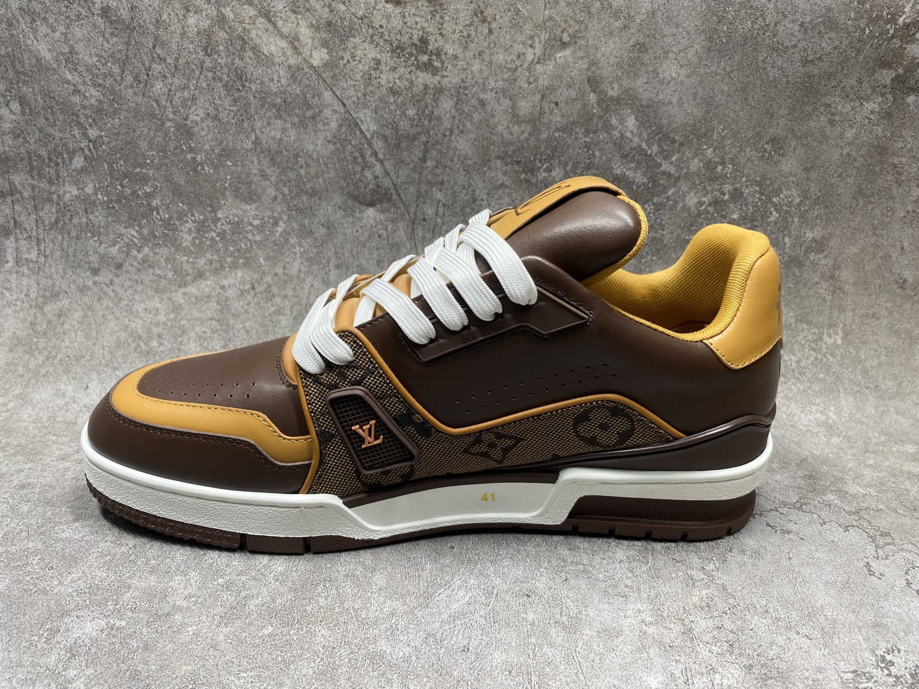 UA LV trainer Sneakers