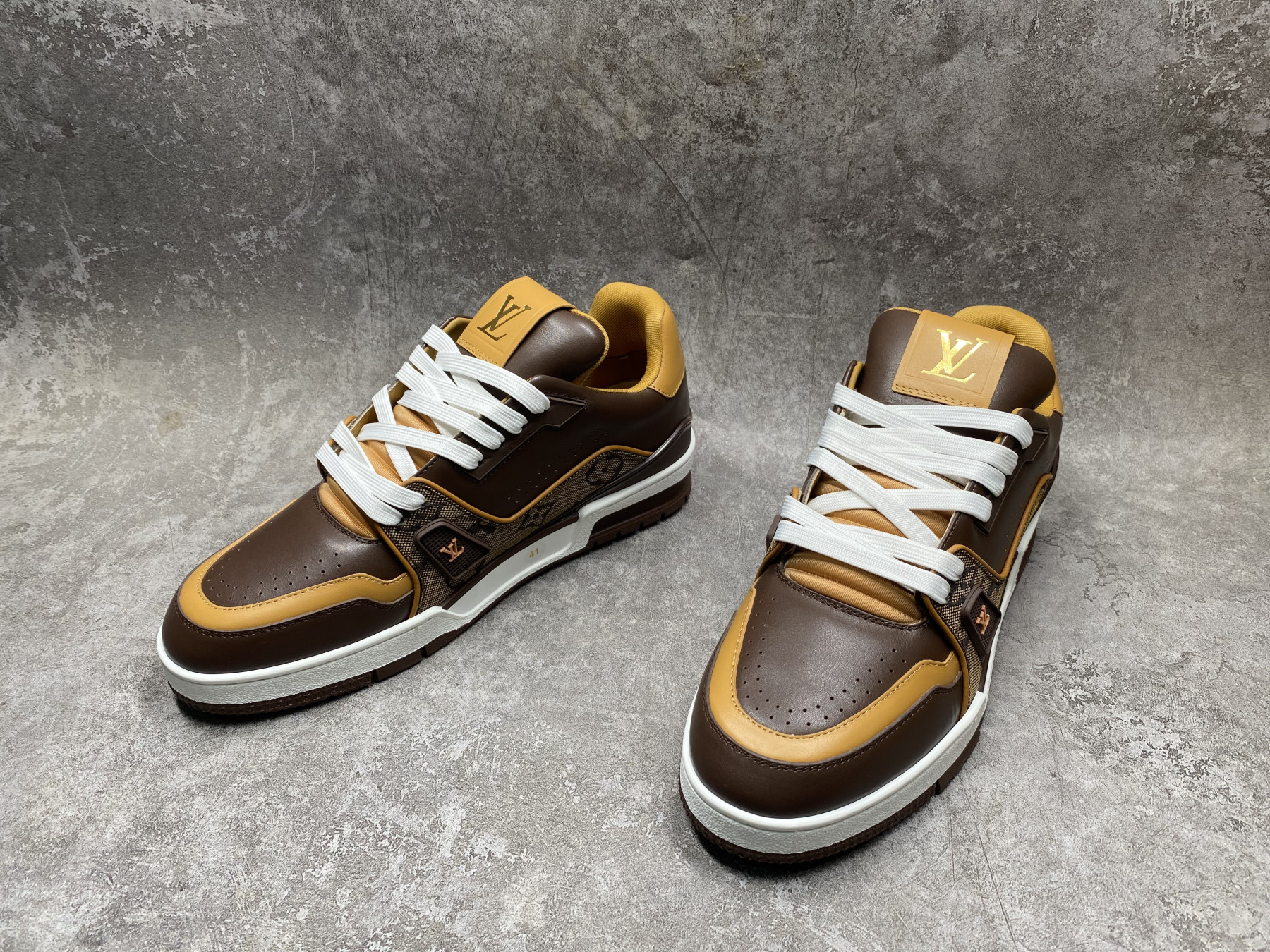 UA LV trainer Sneakers