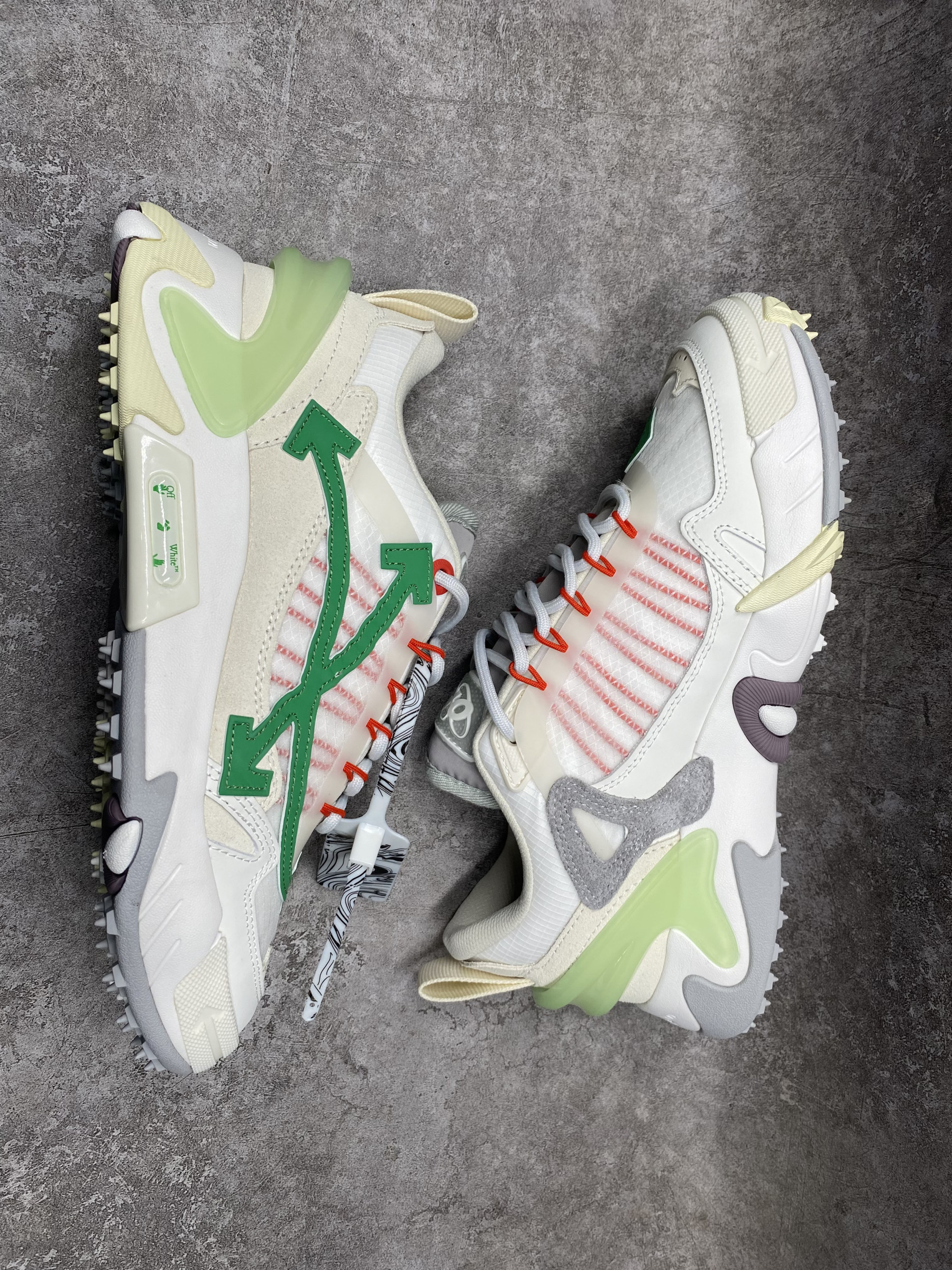 UA Off-White Odsy-2000 Sneaker