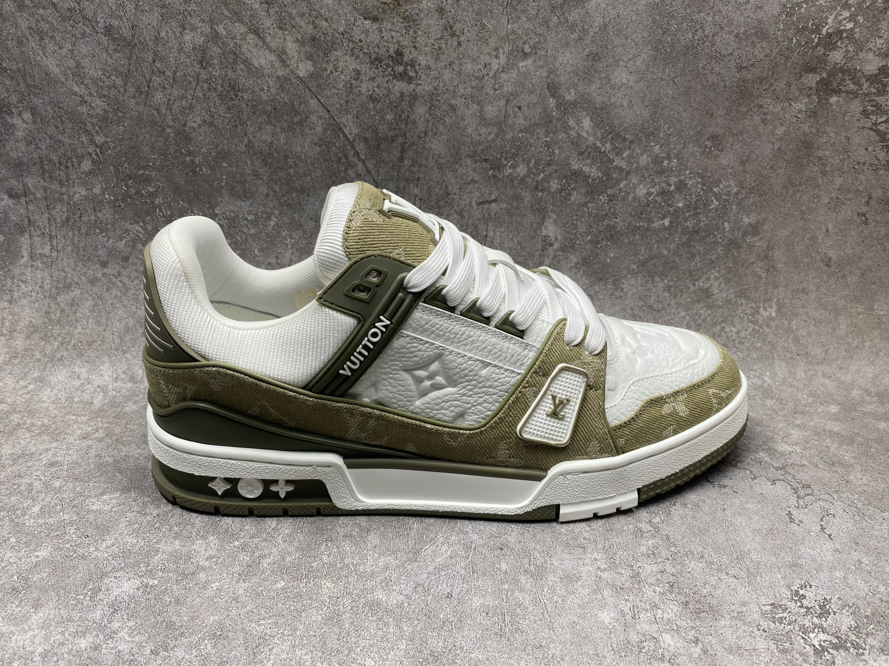 UA LV trainer Sneakers