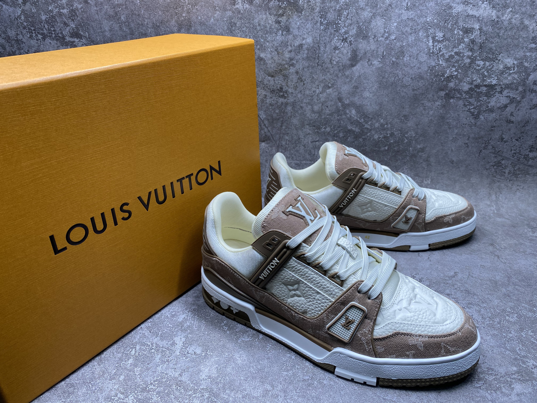 UA LV trainer Sneakers