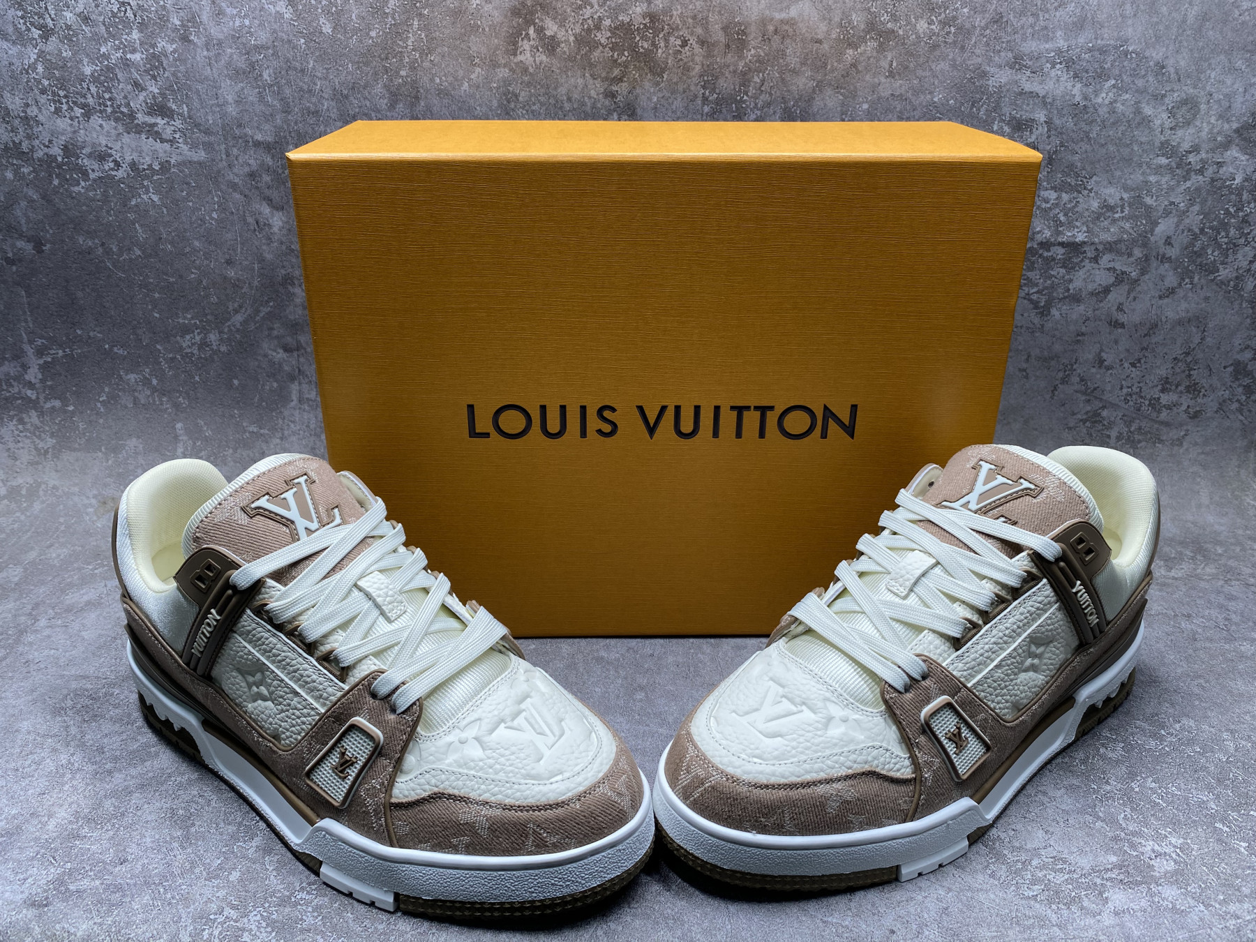 UA LV trainer Sneakers