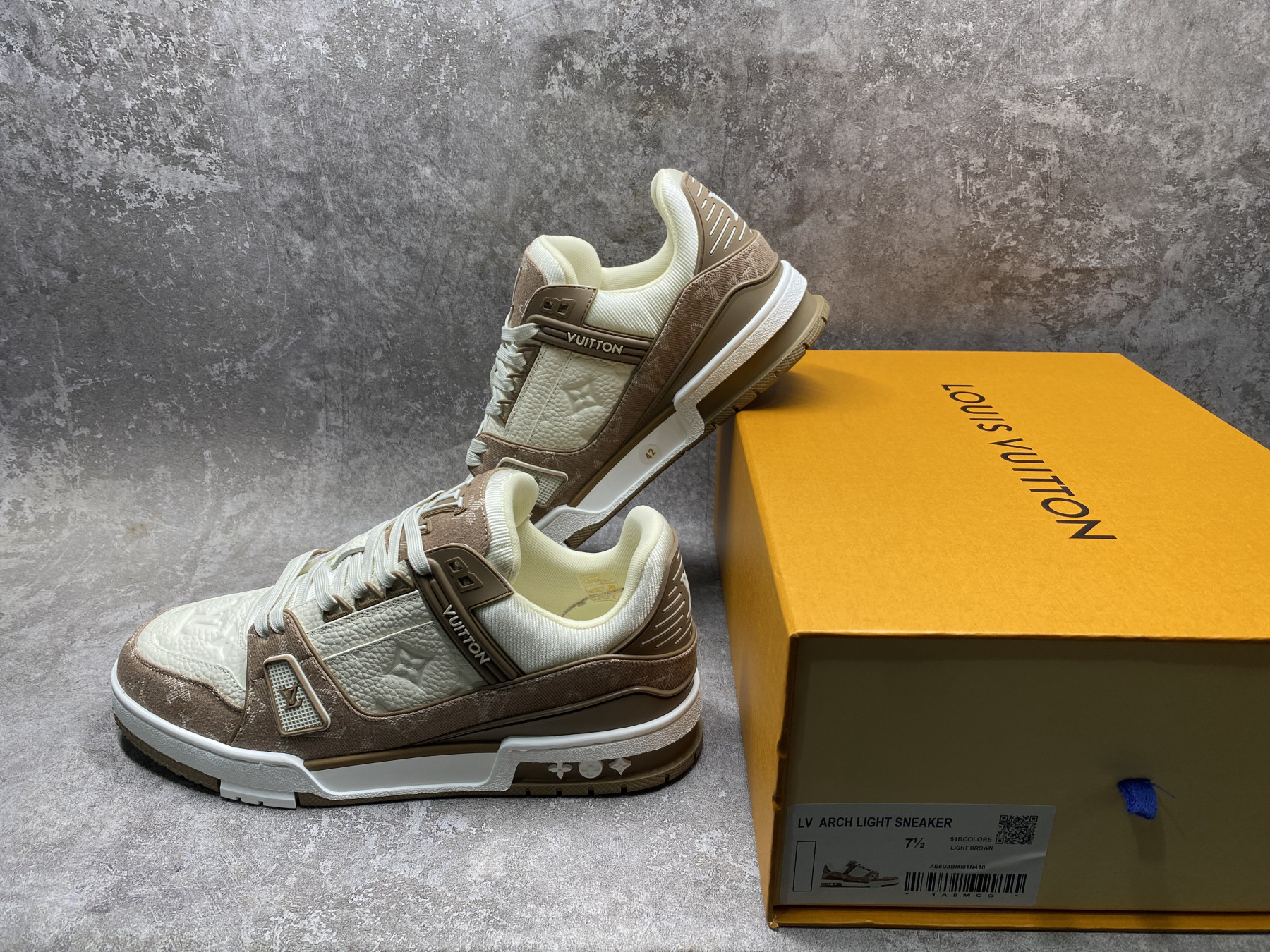 UA LV trainer Sneakers