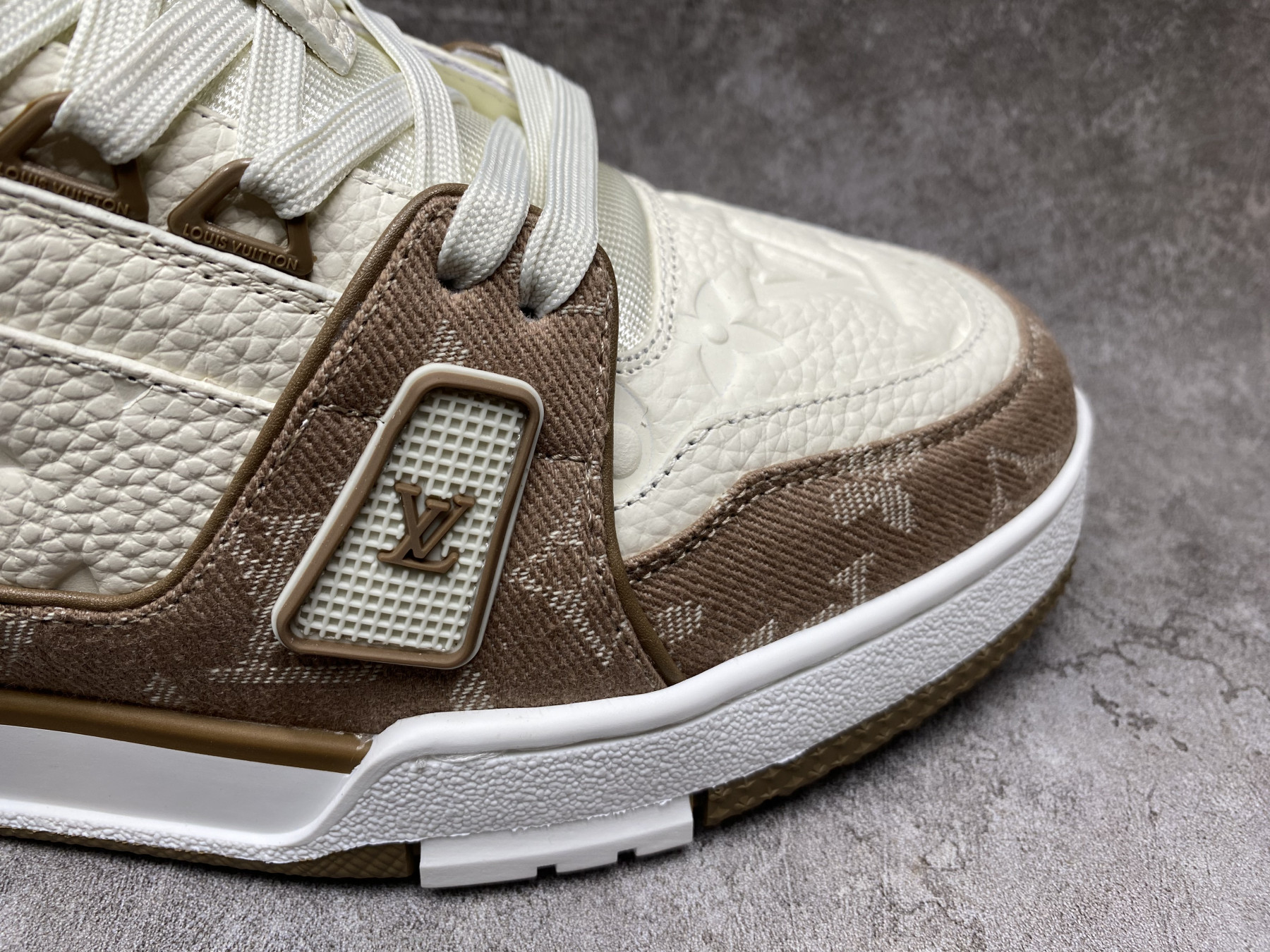 UA LV trainer Sneakers