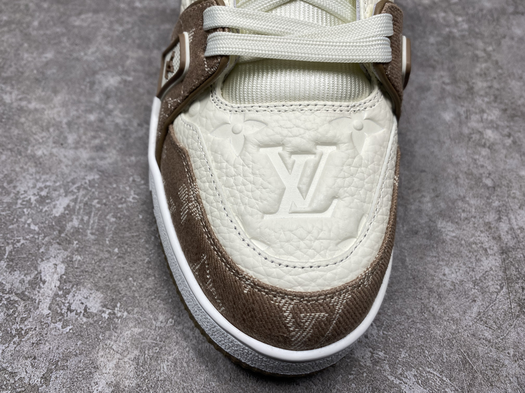 UA LV trainer Sneakers