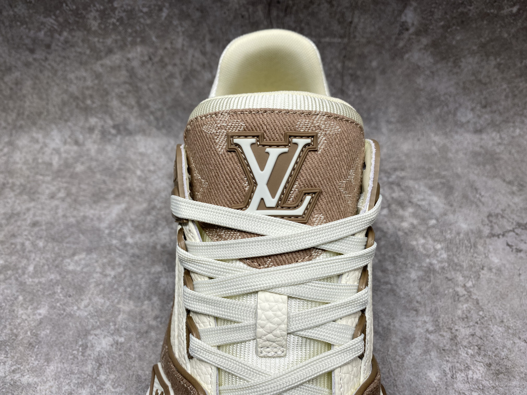 UA LV trainer Sneakers