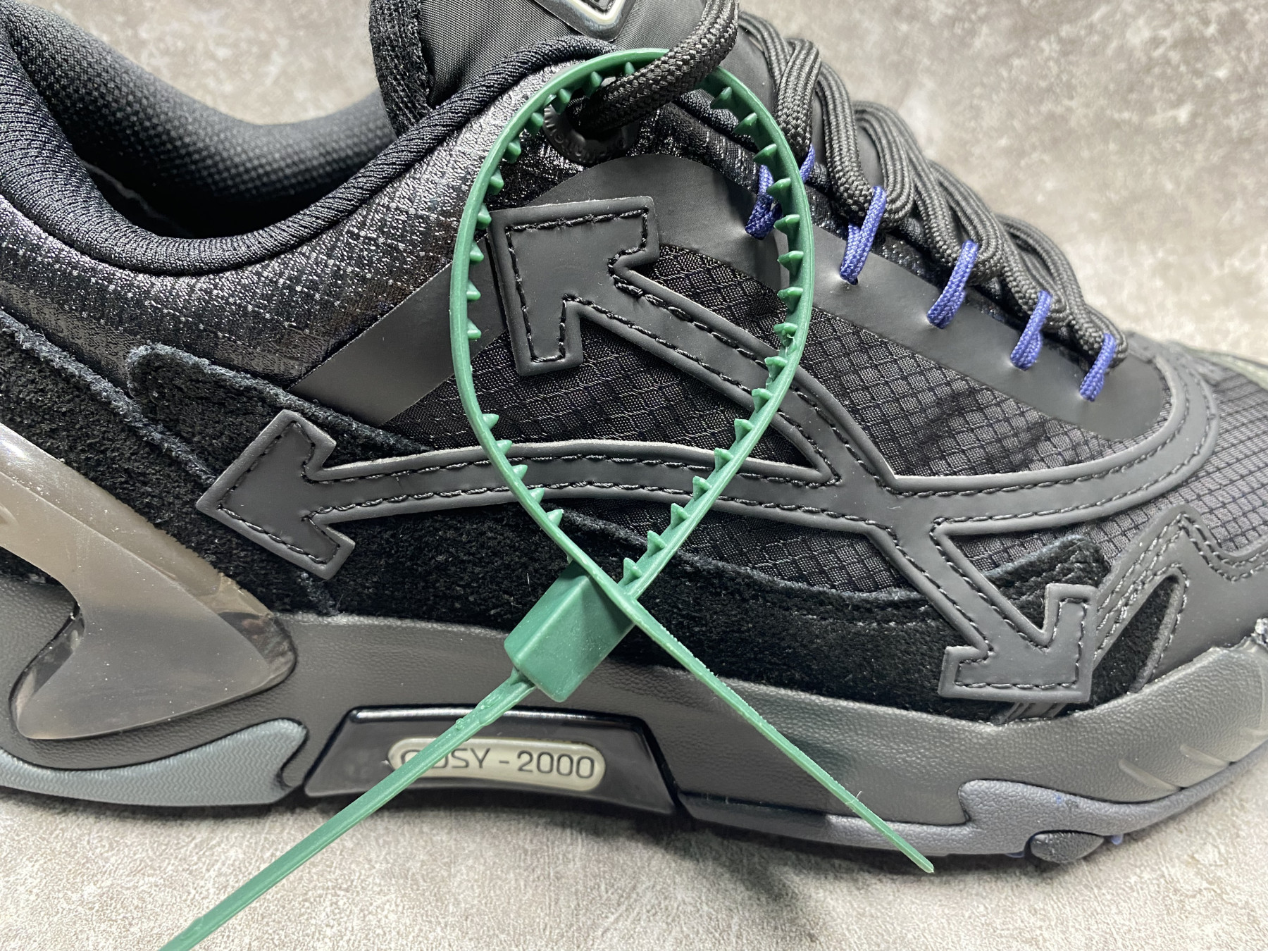 UA Off-White Odsy-2000 Sneaker