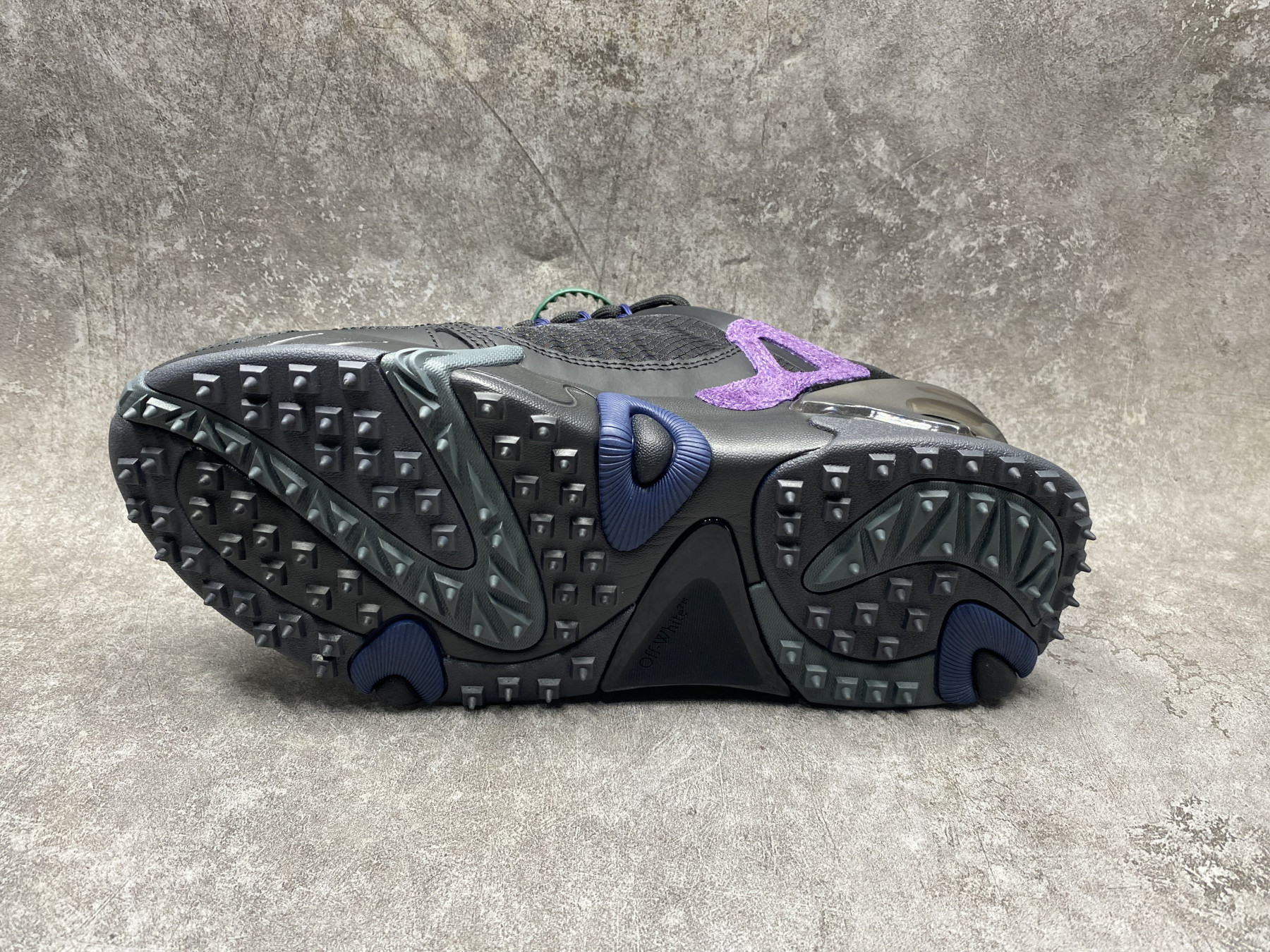 UA Off-White Odsy-2000 Sneaker