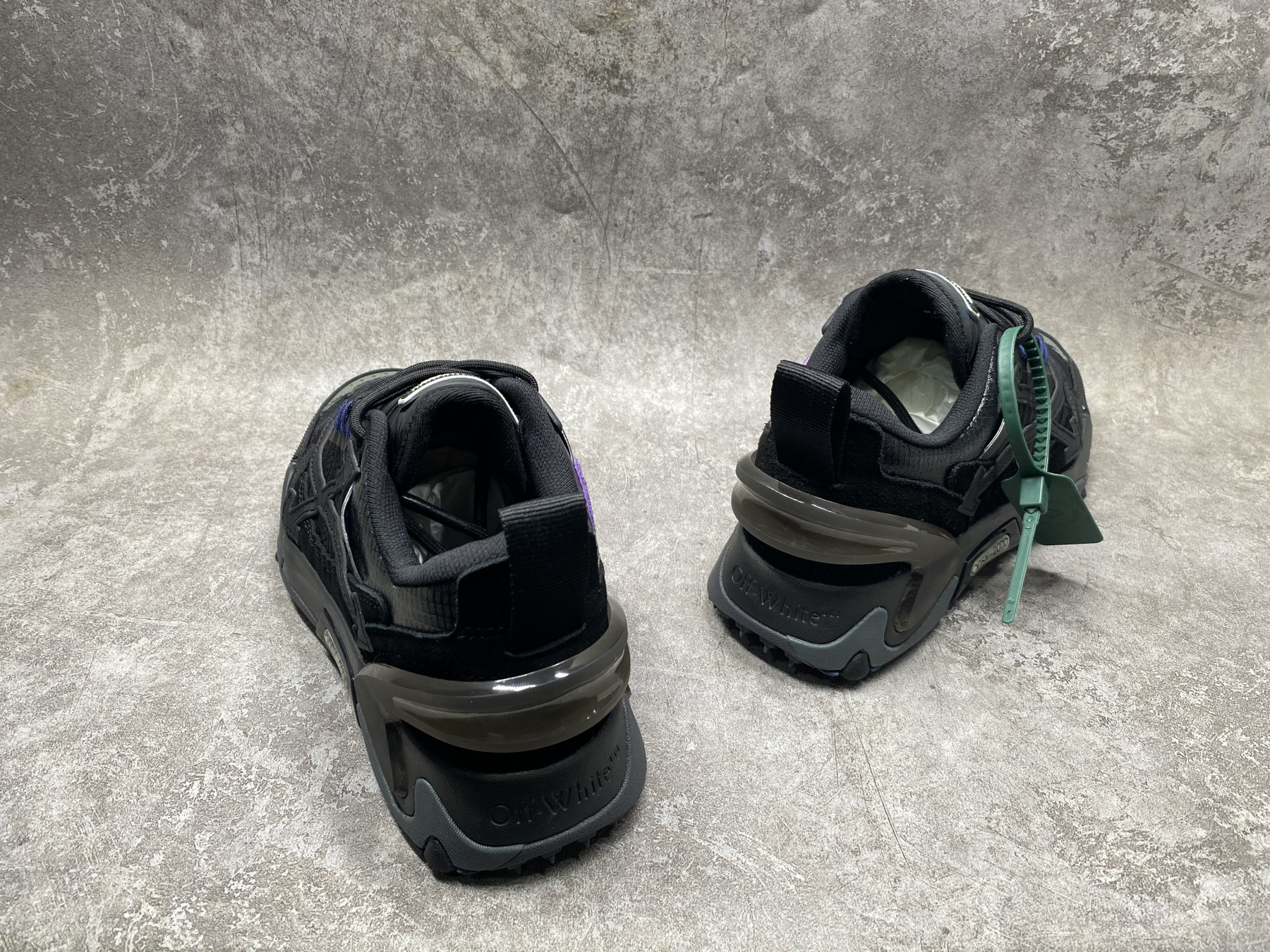UA Off-White Odsy-2000 Sneaker