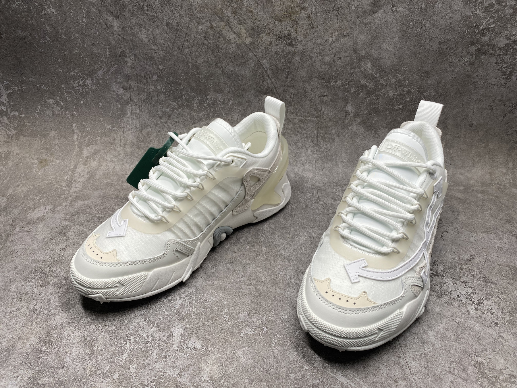 UA Off-White Odsy-2000 Sneaker