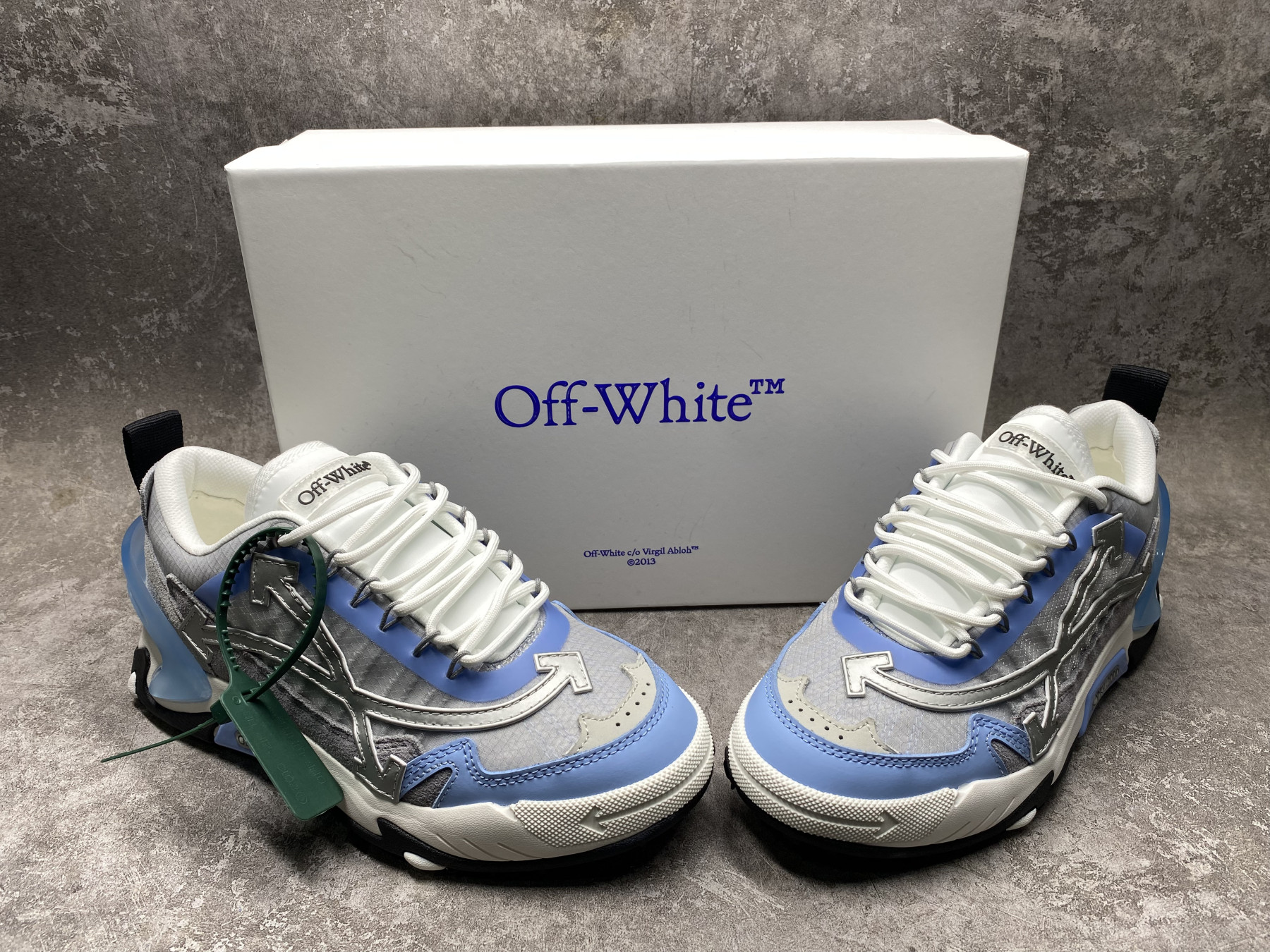 UA Off-White Odsy-2000 Sneaker