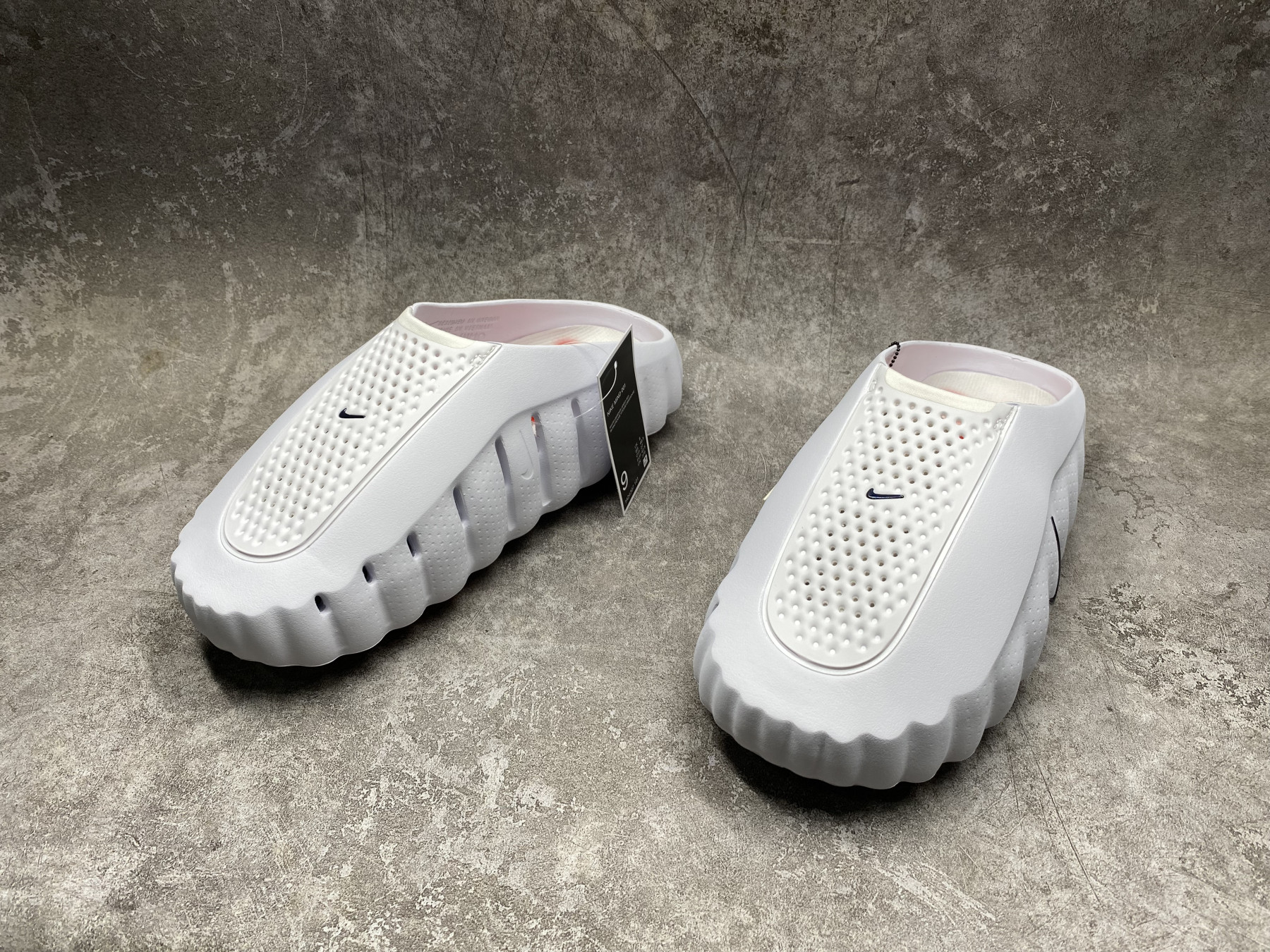 Nike Mind 001 Slide (Runs one size small)
