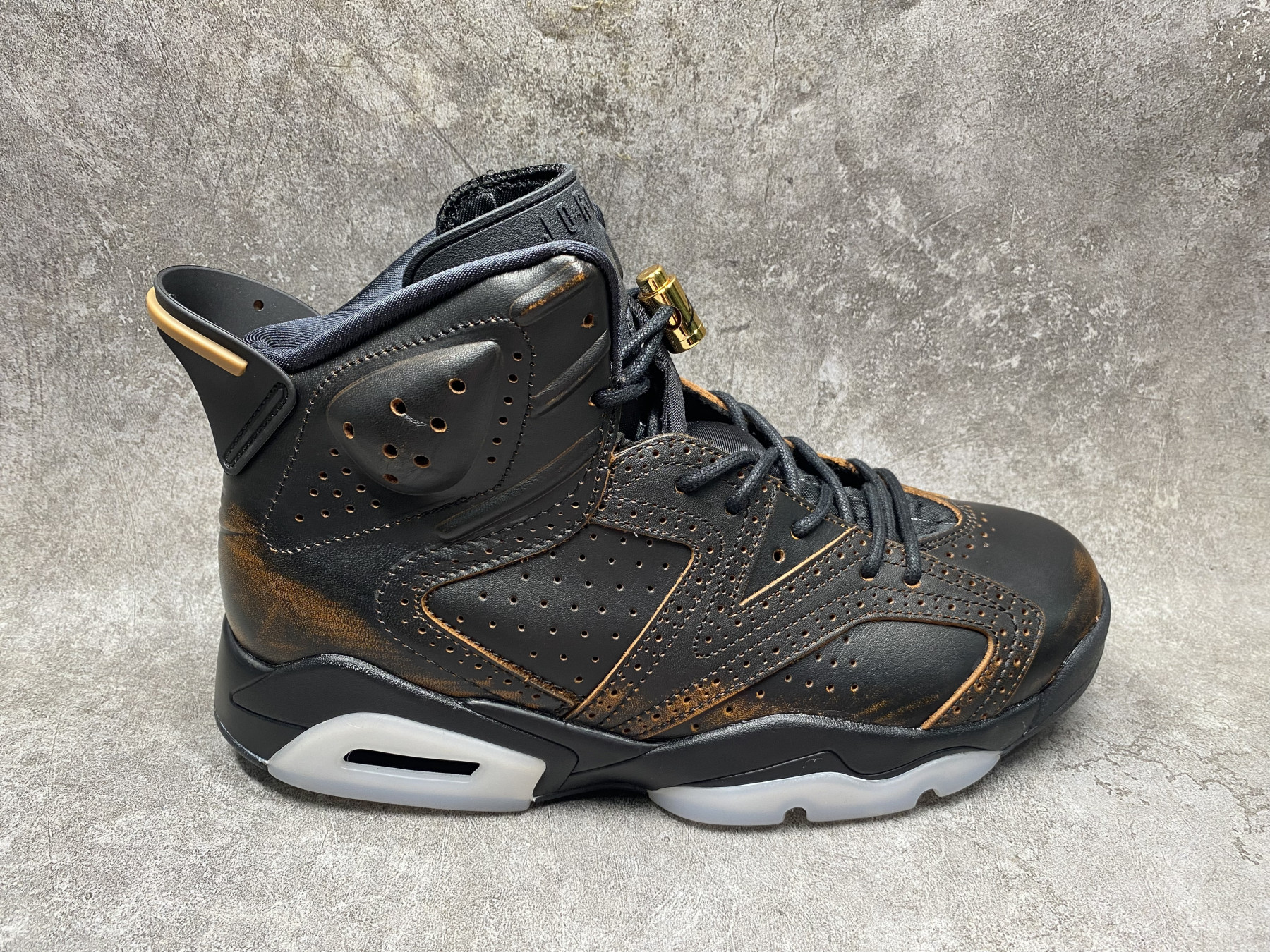 UA AIR JORDAN 6 Retro