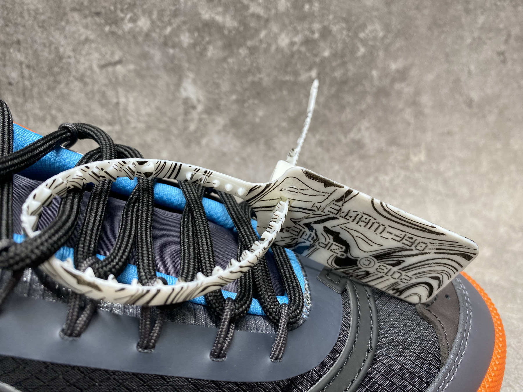 UA Off-White Odsy-2000 Sneaker