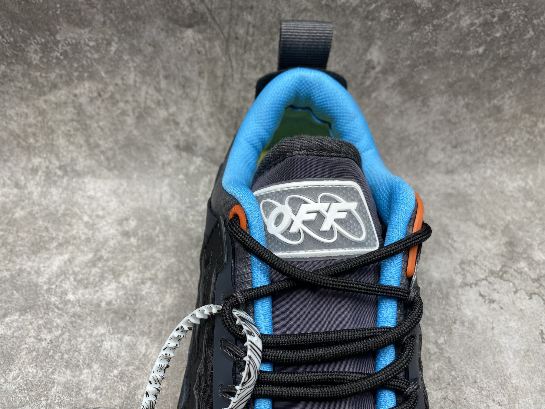 UA Off-White Odsy-2000 Sneaker