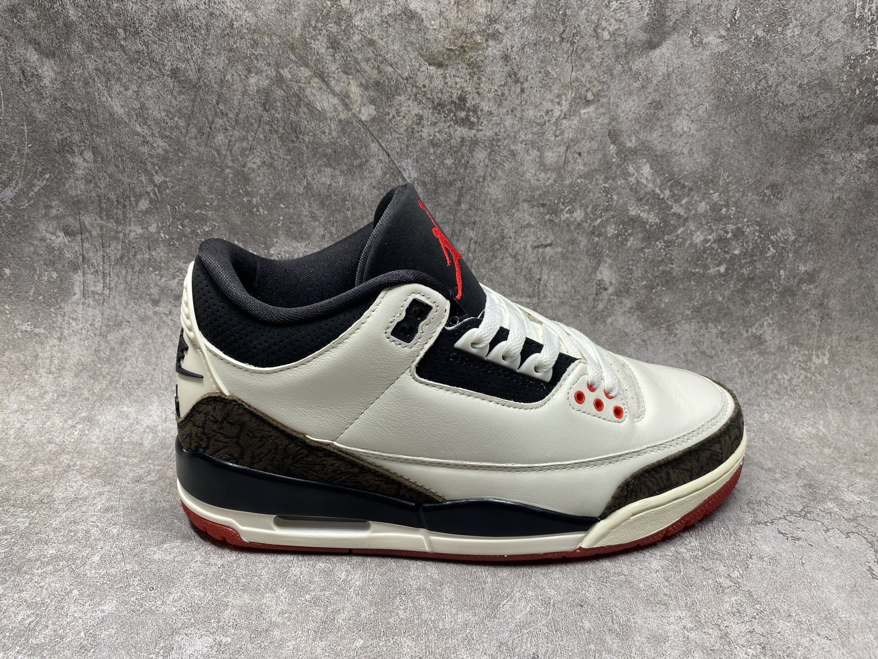 UA AIR JORDAN 3 Retro