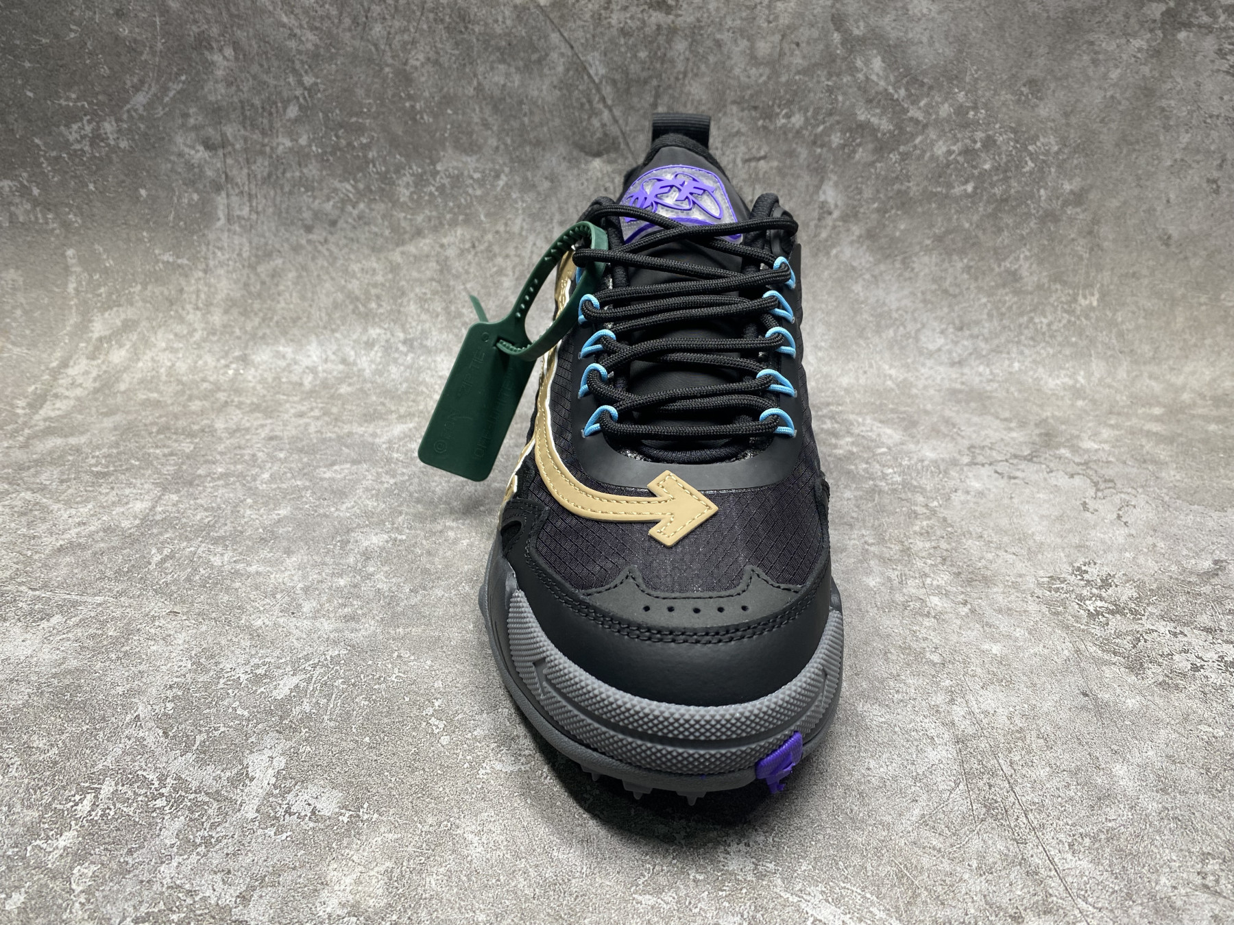 UA Off-White Odsy-2000 Sneaker