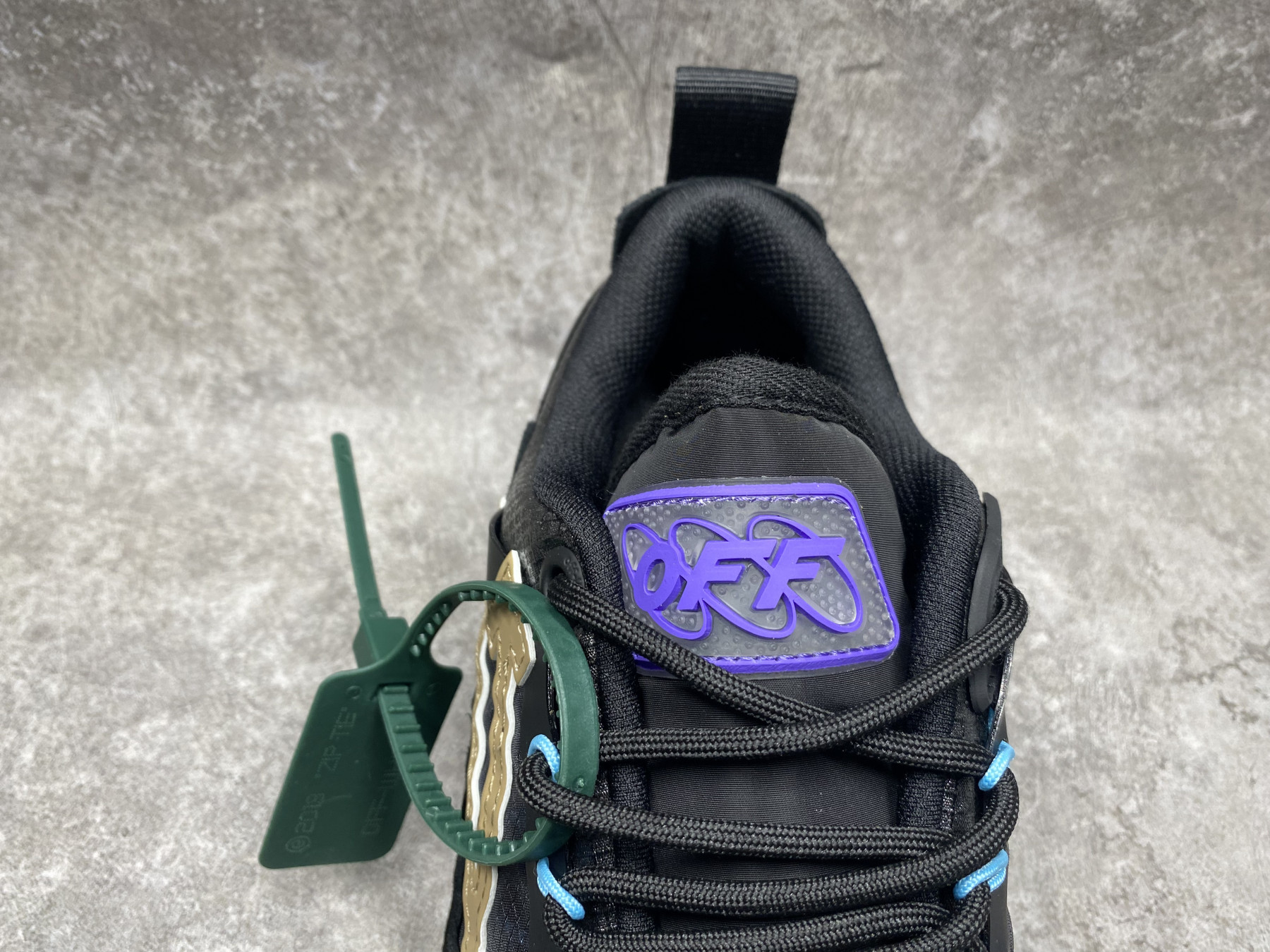 UA Off-White Odsy-2000 Sneaker