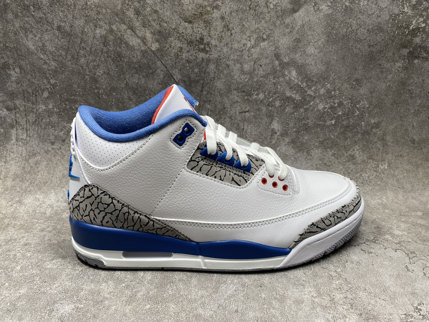 UA AIR JORDAN 3 Retro
