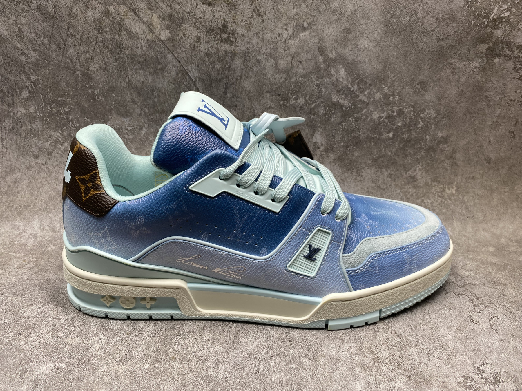 UA LV trainer Sneakers