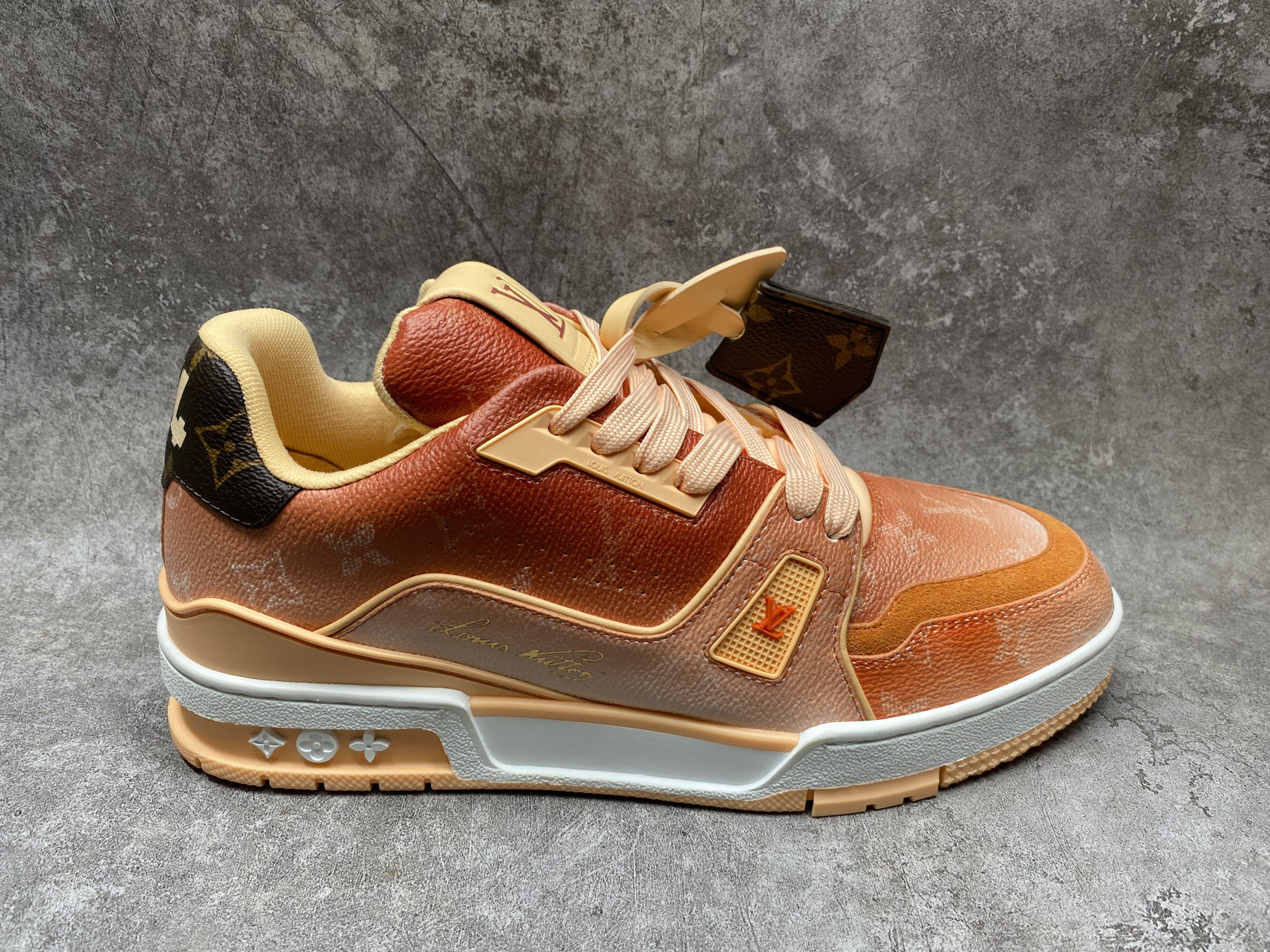 UA LV trainer Sneakers