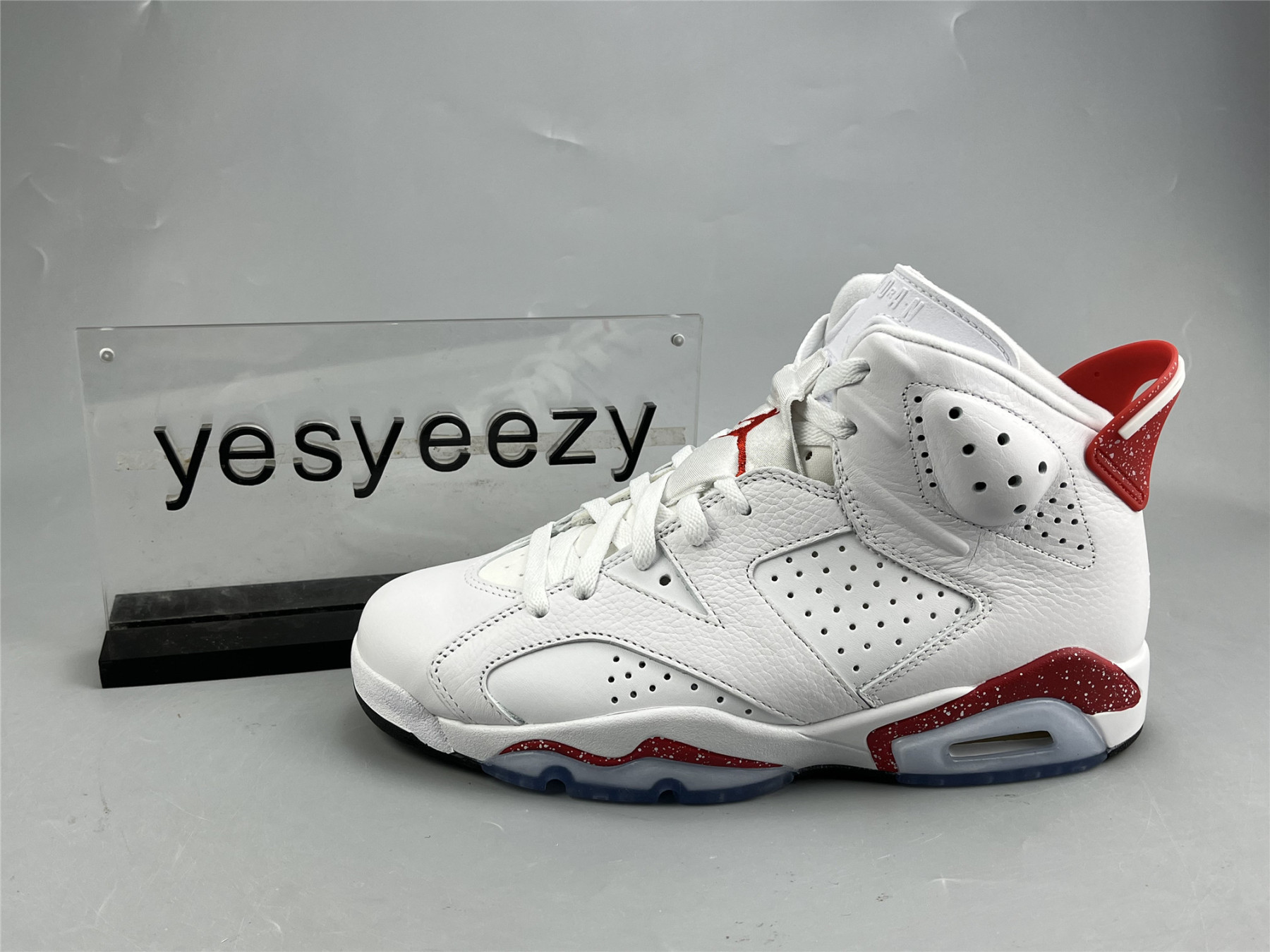 UA AIR JORDAN 6 RETRO