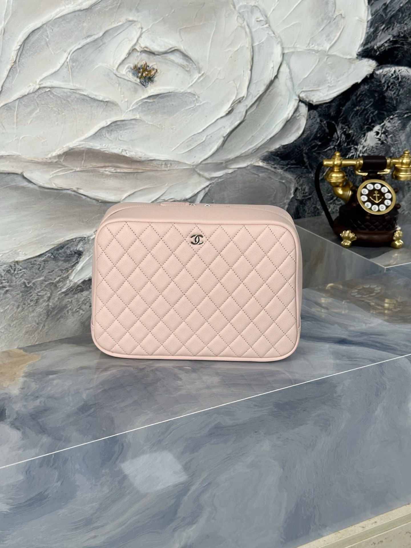 Chanel Pouch Bag A31106 25x9x17cm